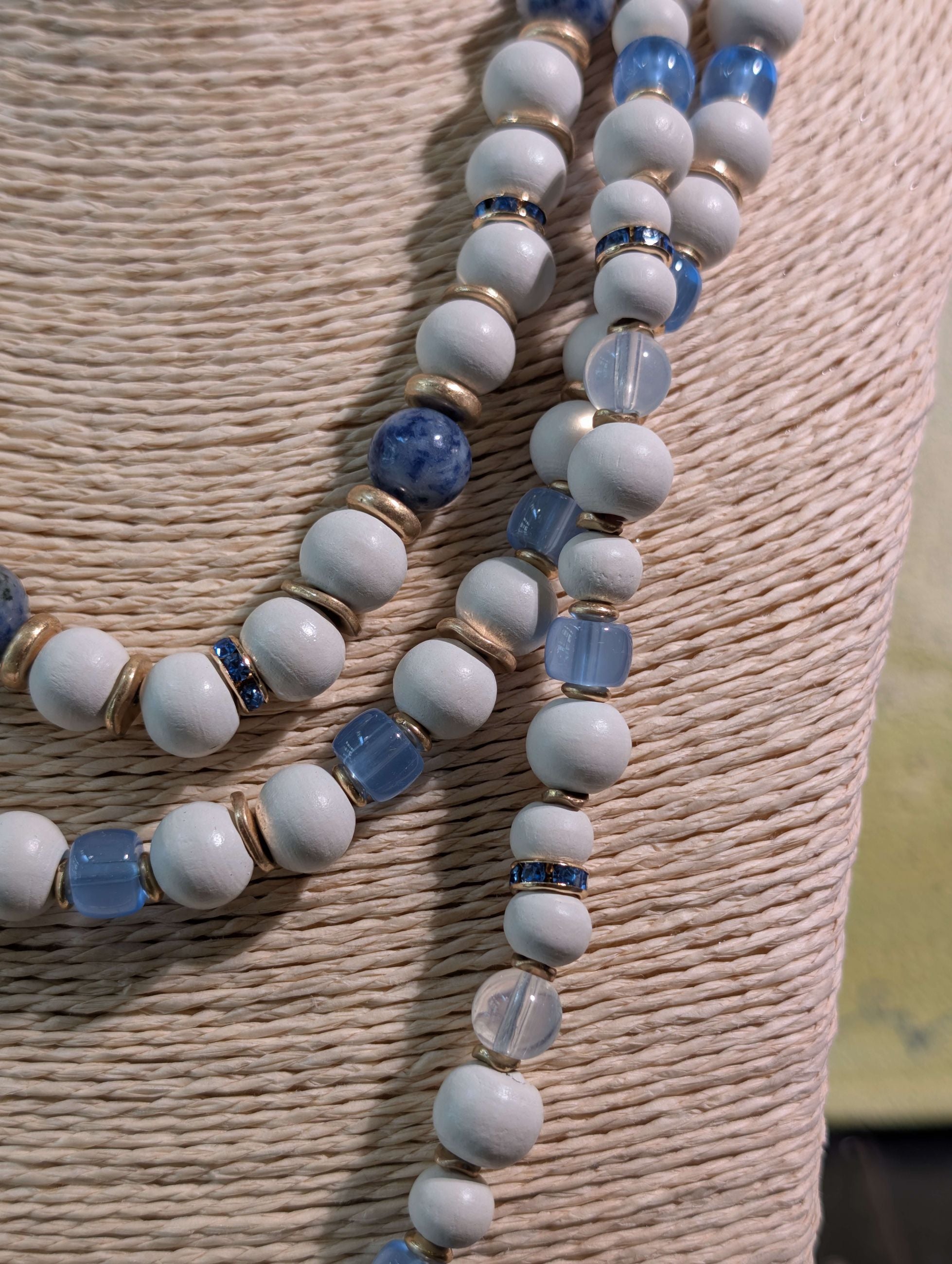 COLLANA MULTIFILO LEGNO E PIETRE BIANCO BLU - NALI'
