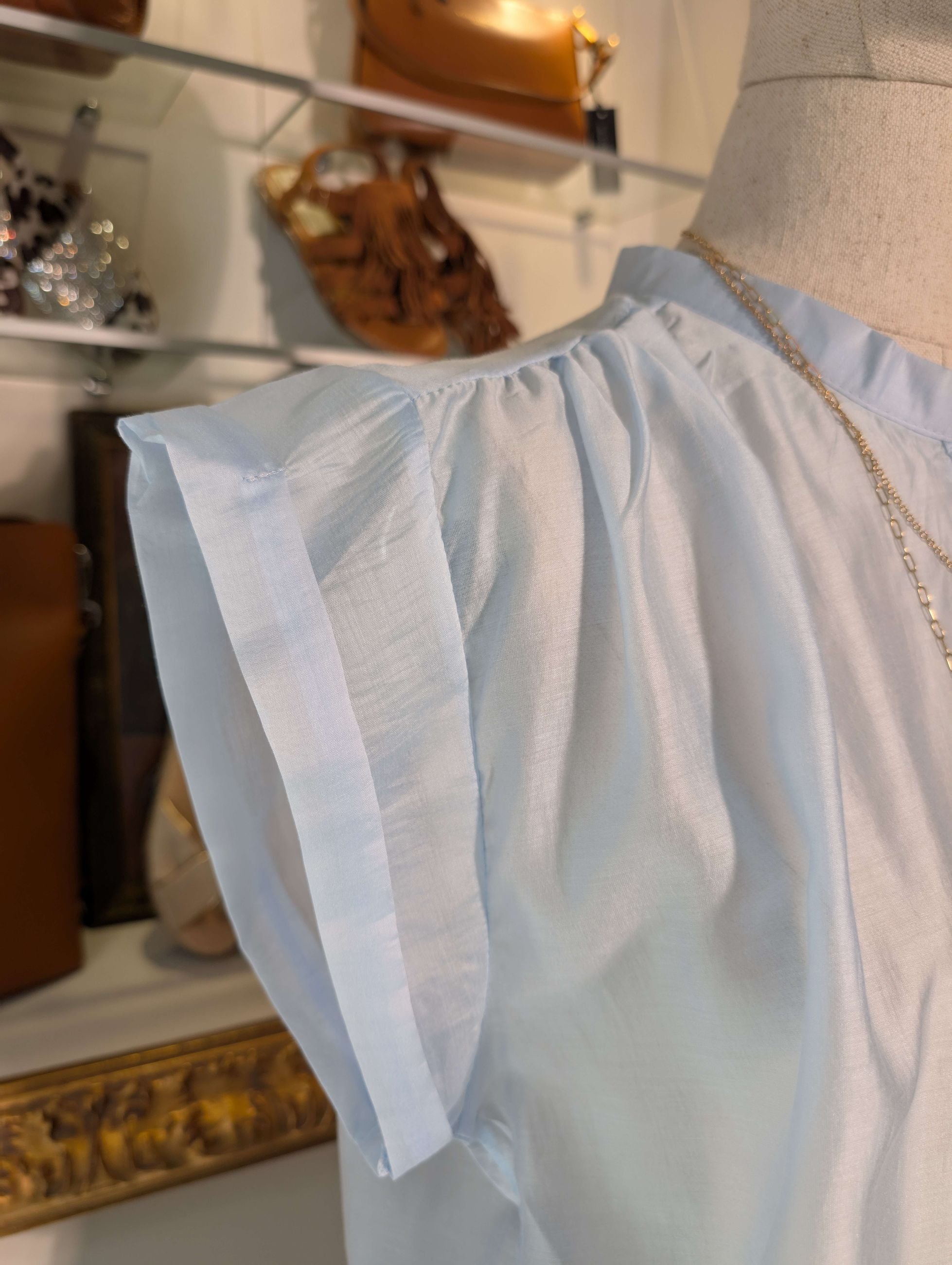 Blusa in lyocell con collo alla coreana. -