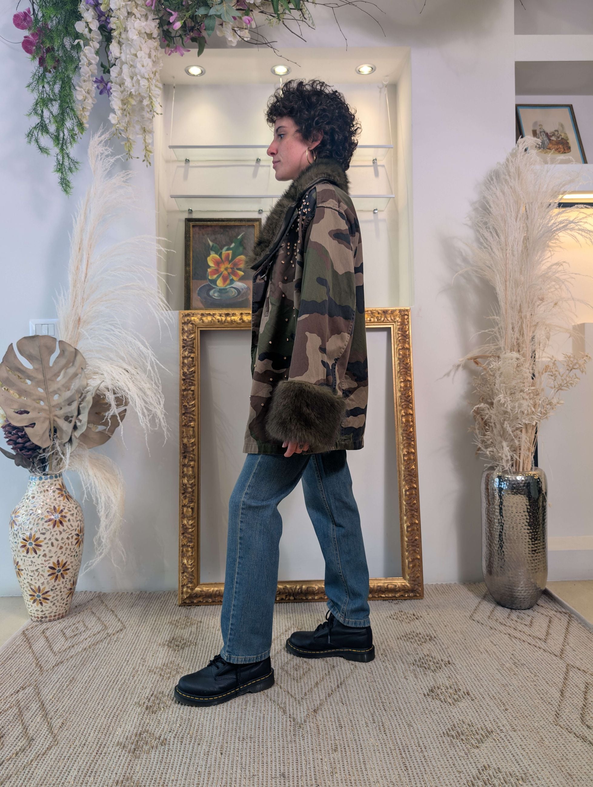 Sahariana camouflage vintage con strass e dettagli in pelliccia - TENSIONE IN