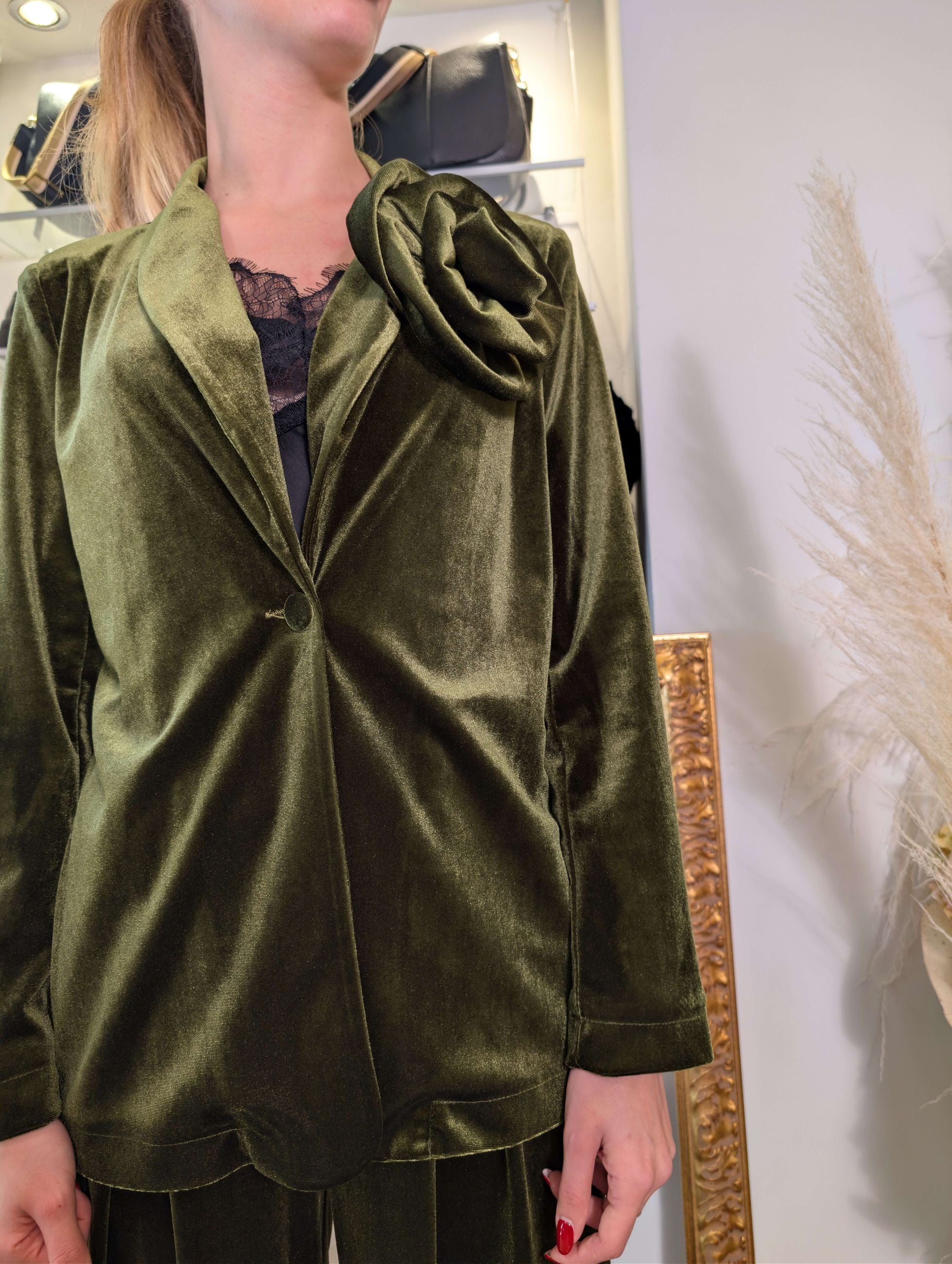 Giacca con spilla in velluto liscio - TENSIONE IN