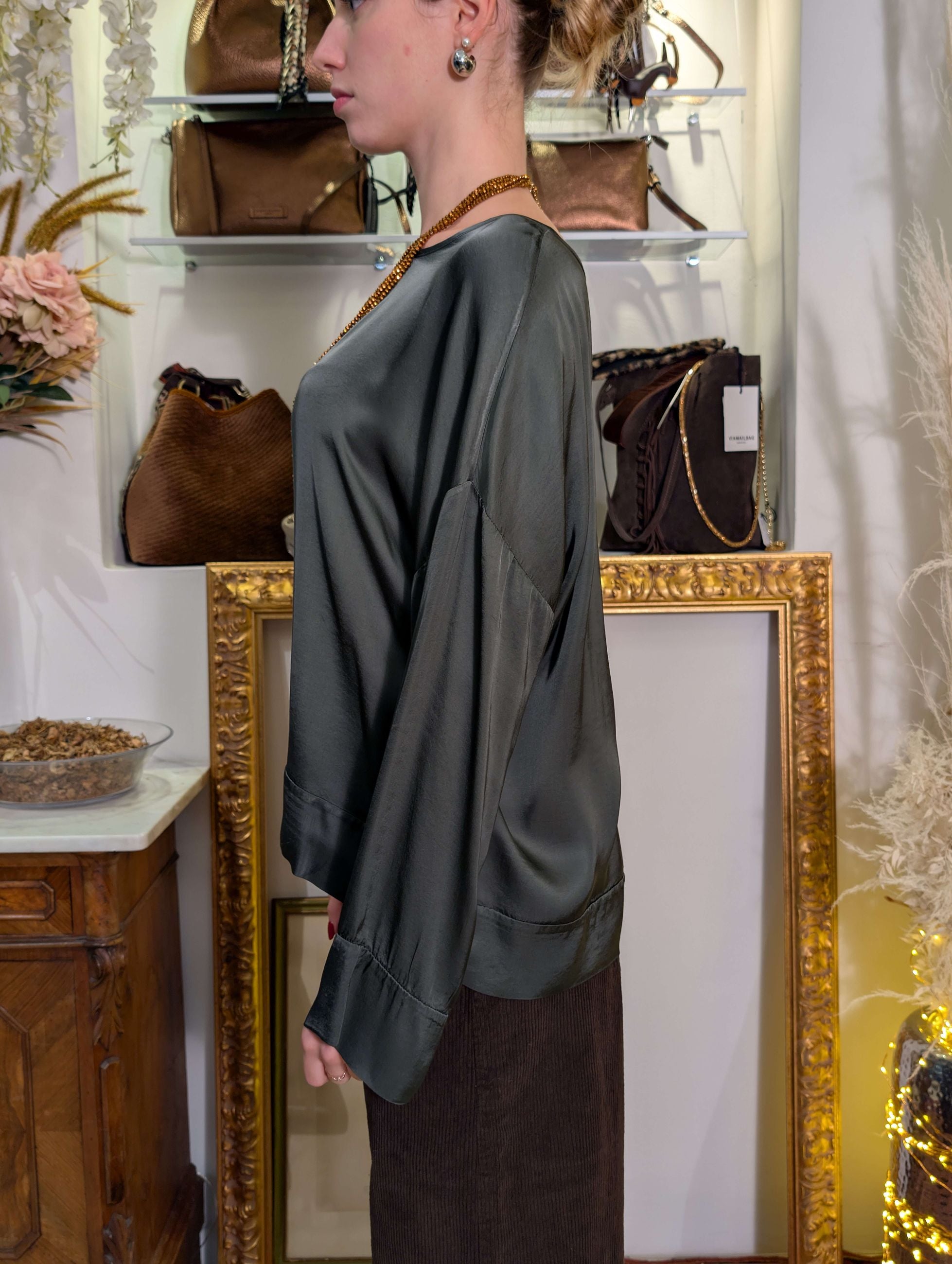 Blusa oversize in raso di viscosa con balza - TENSIONE IN