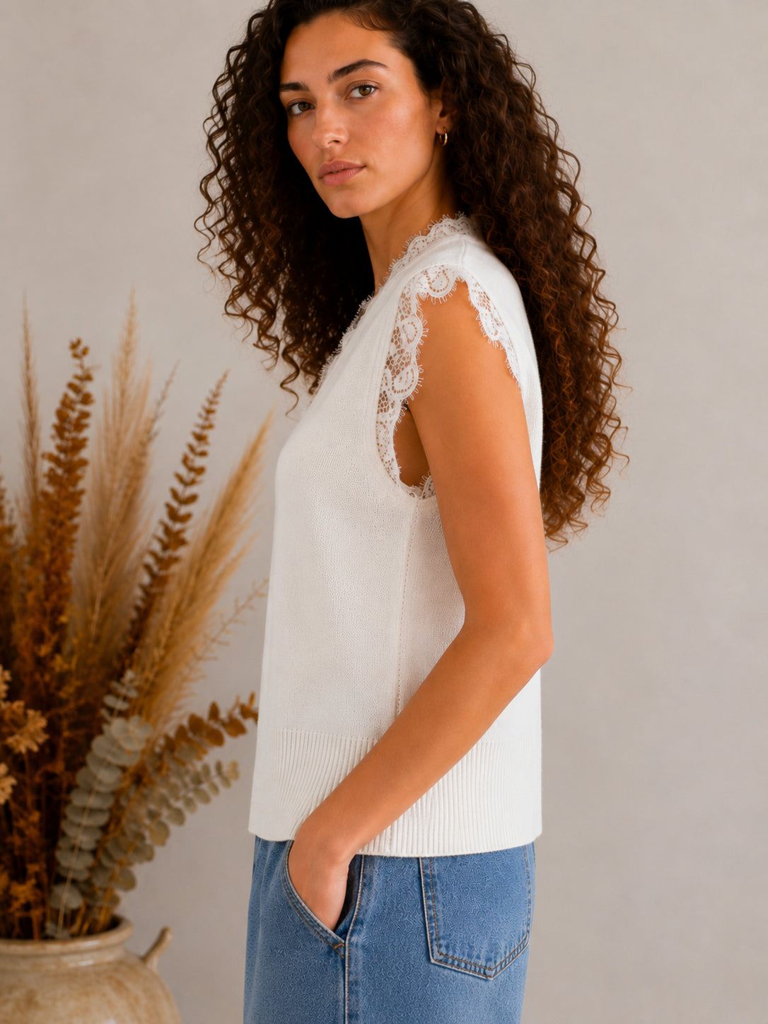 Gilet in pura lana con pizzo - TENSIONE IN