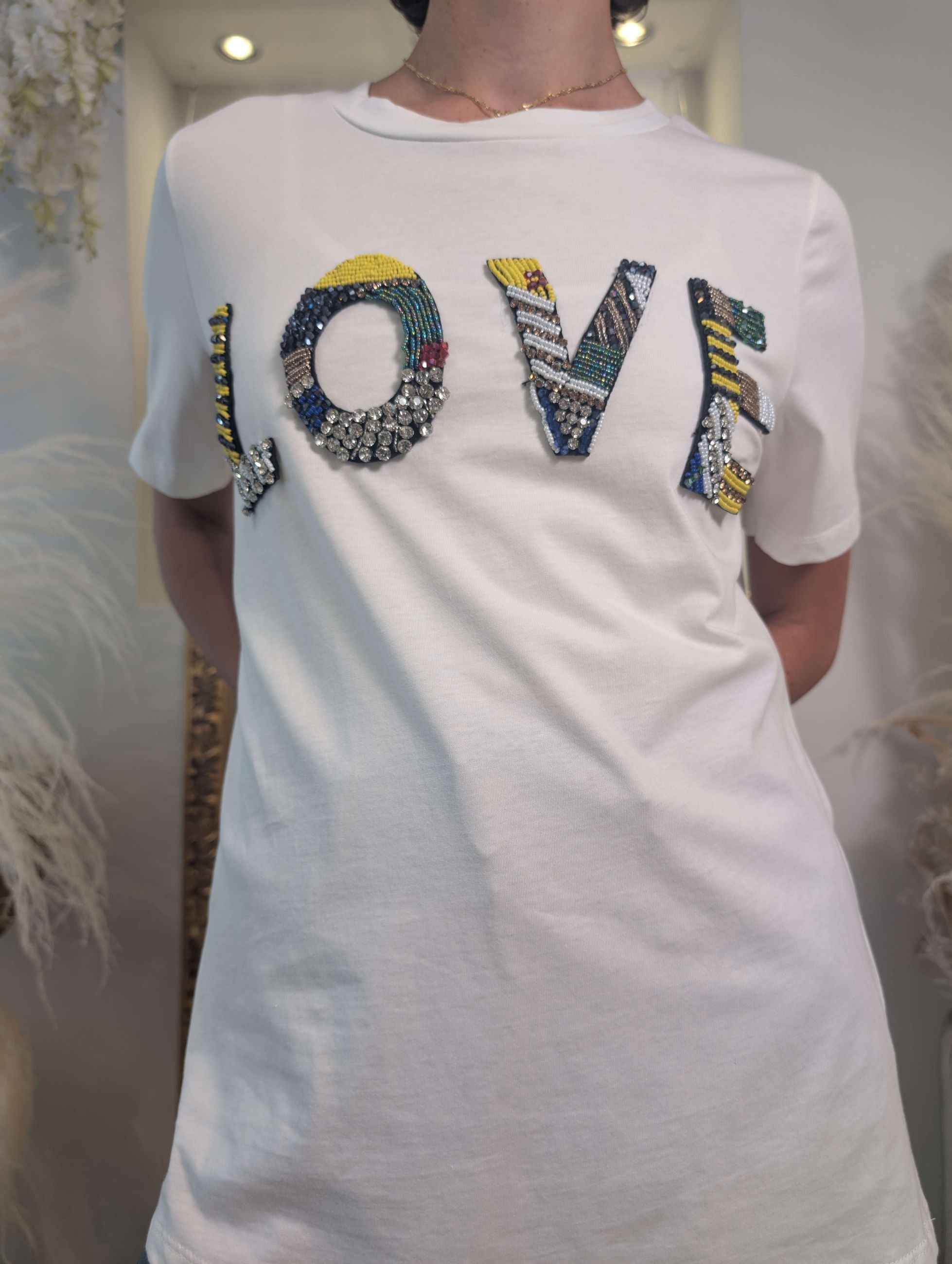 T-shirt relaxed fit con ricamo LOVE - TENSIONE IN
