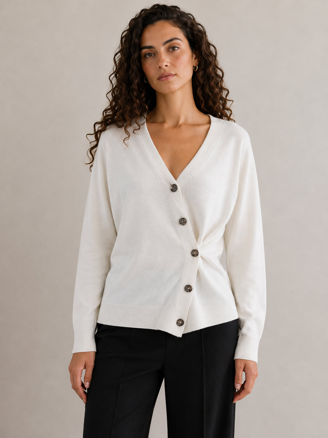 Cardigan pura lana abbottonatura asimmetrica - TENSIONE IN