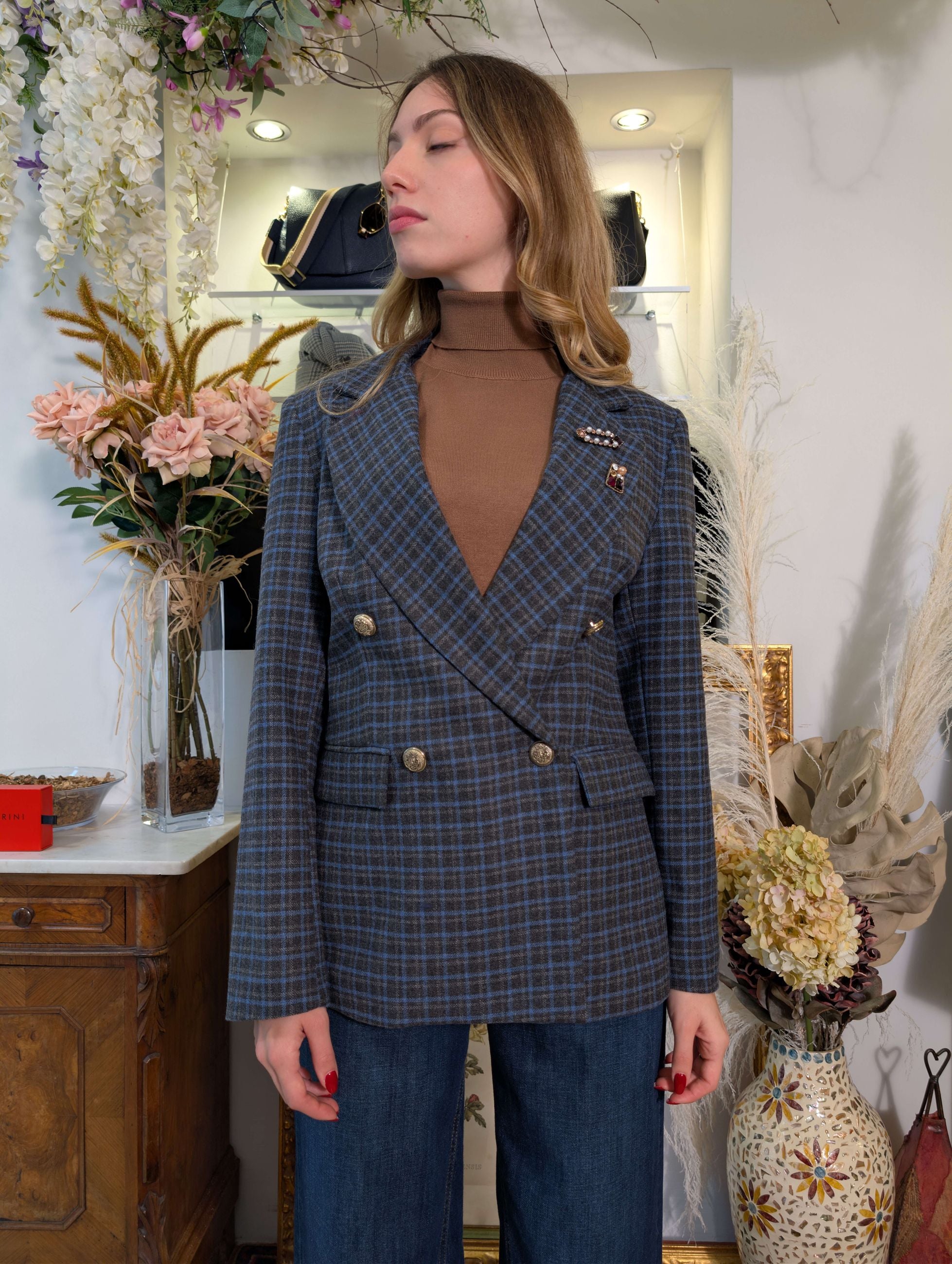 Giacca doppiopetto check con spille multicolor - TENSIONE IN