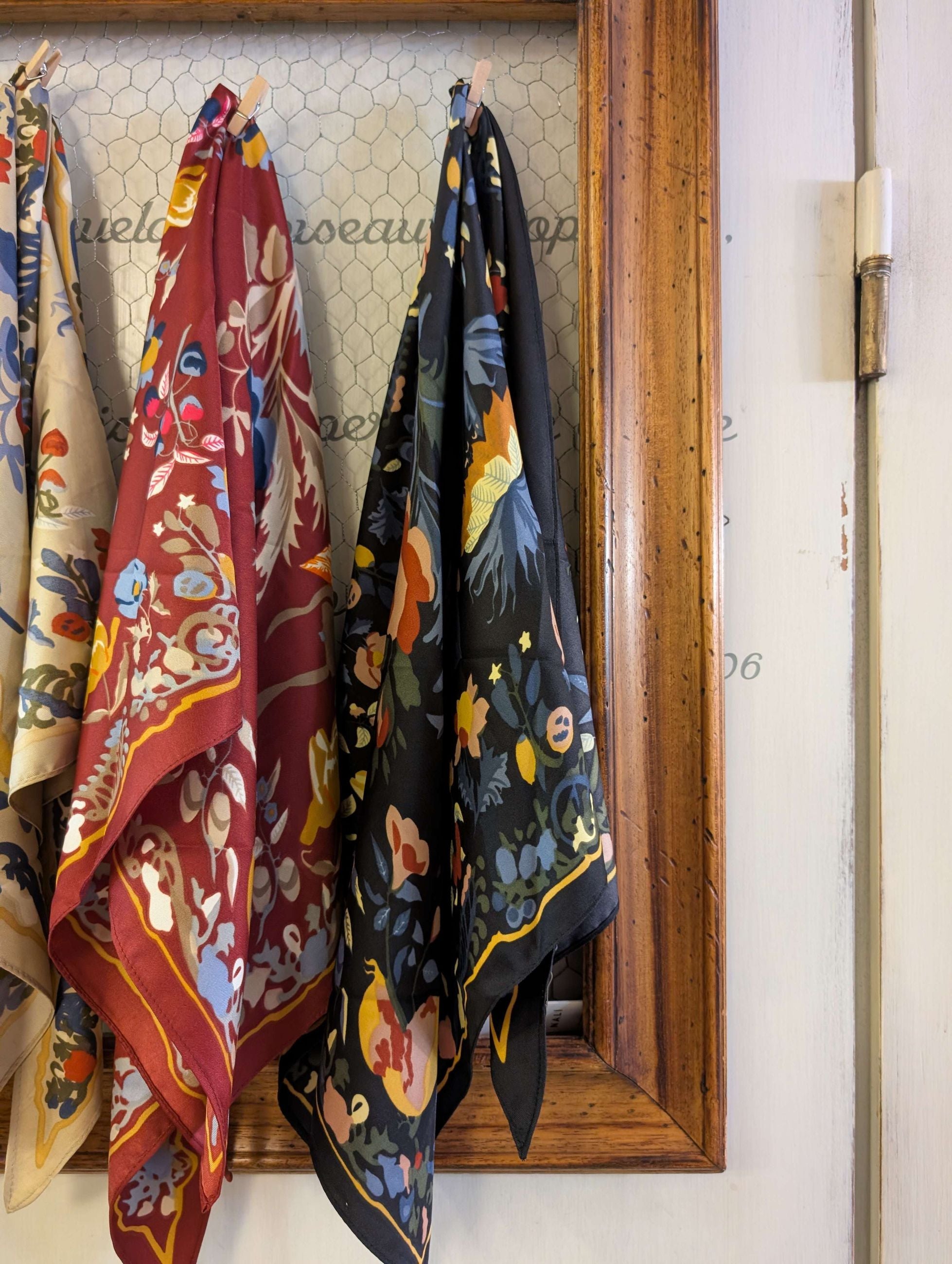 FOULARD TRIANGOLO FANTASIA NERO - NALI'