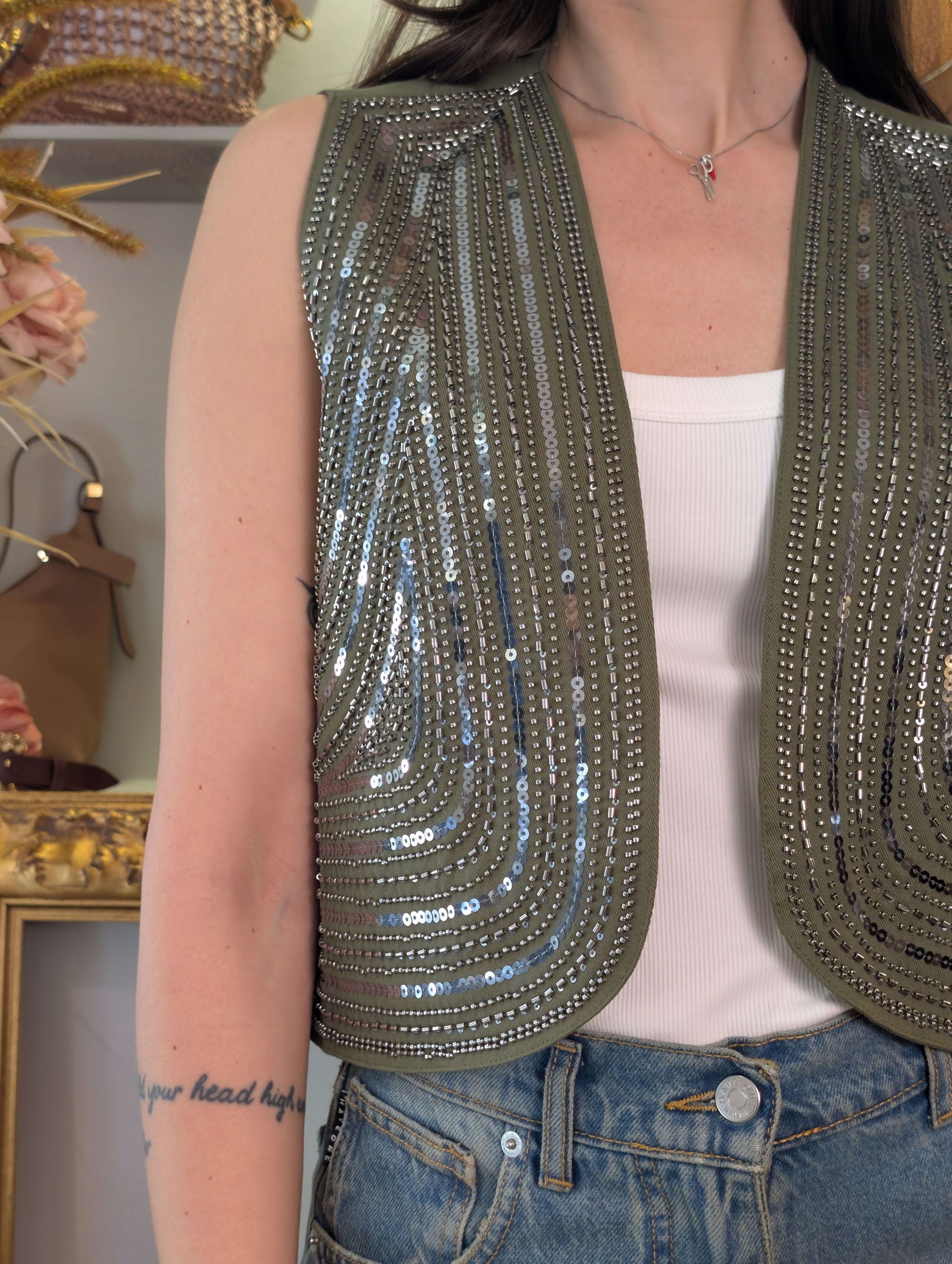 Gilet in cotone con ricami a mano di canottiglie e paillettes - TENSIONE IN