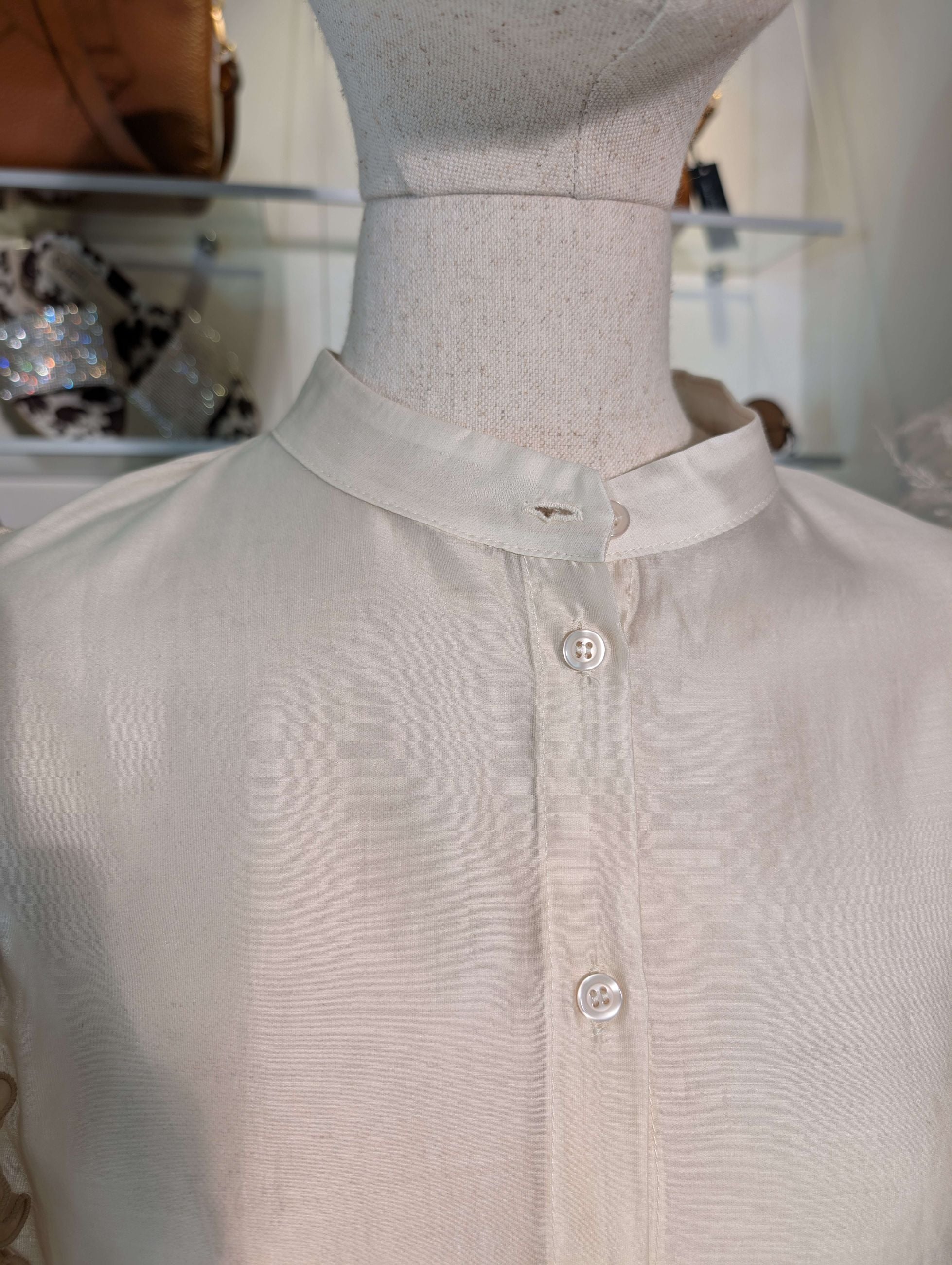 Camicia in lyocell con volants sartoriali alle maniche. -