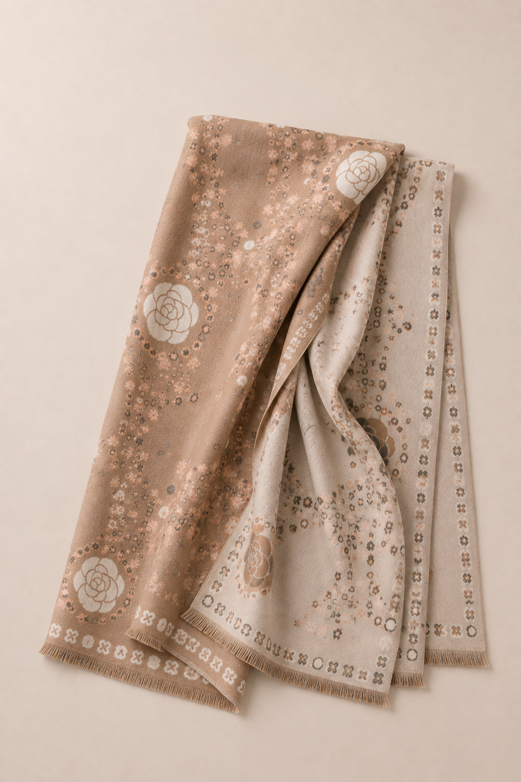 Maxi foulard con stampa floreale e geometrica - Sandro Ferrone
