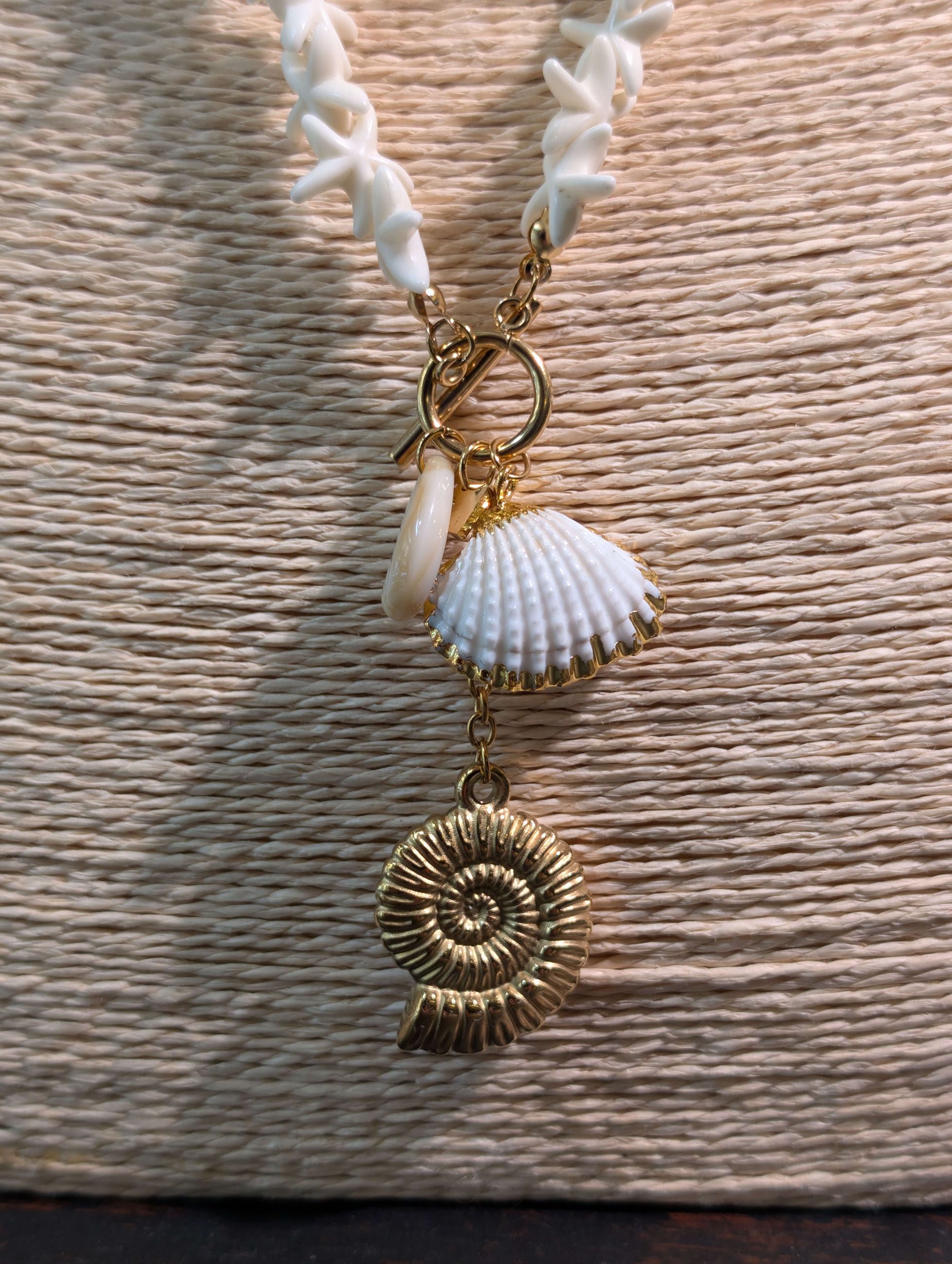 COLLANA LUNGA IN RESINA E CONCHIGLIA BIANCO - NALI'