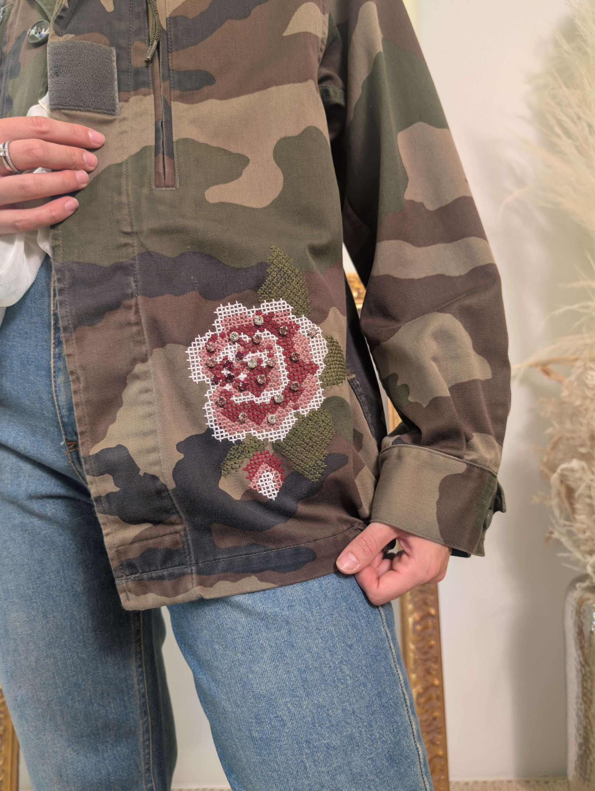 Sahariana camouflage vintage con ricami e strass - TENSIONE IN