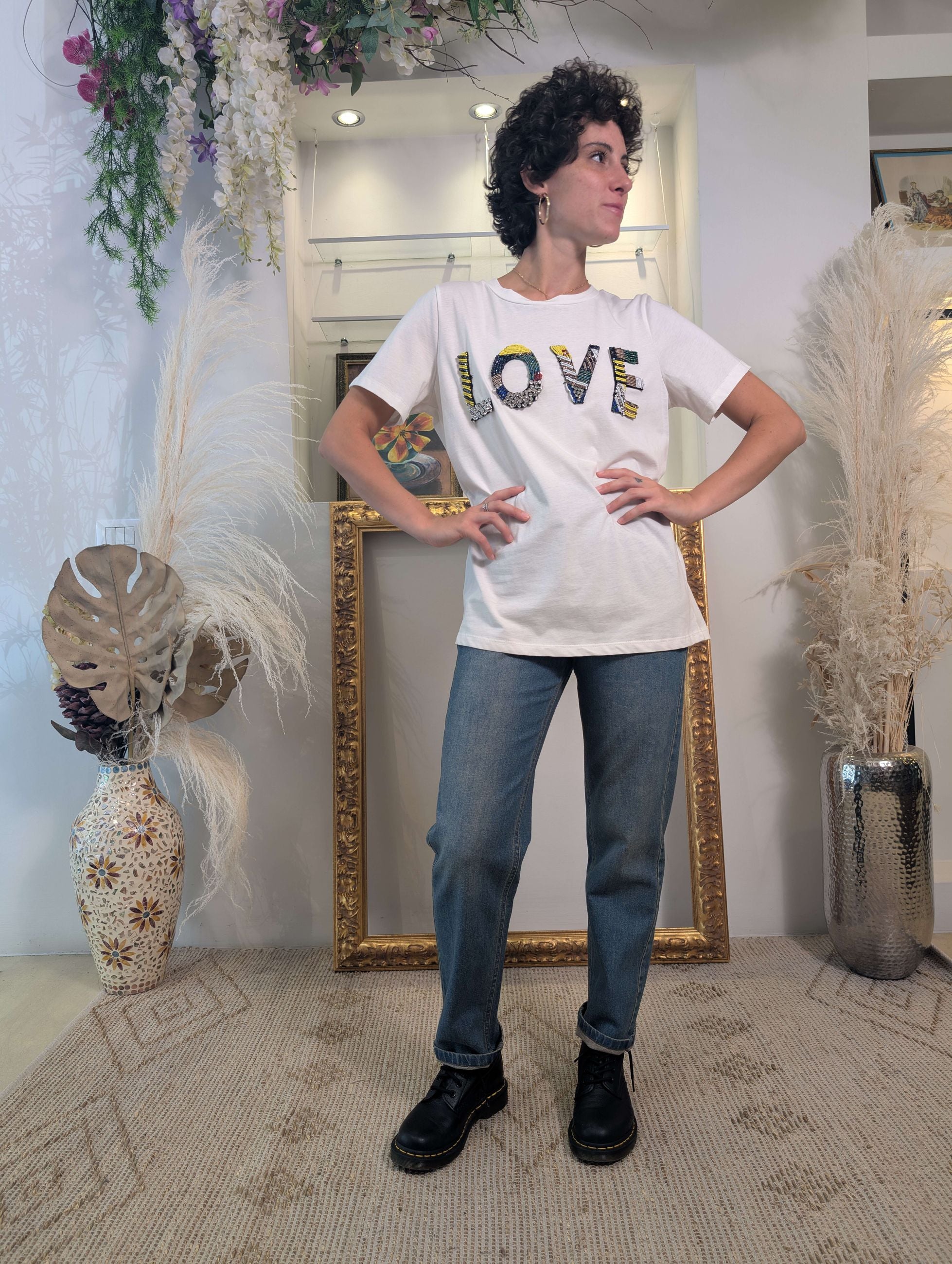 T-shirt relaxed fit con ricamo LOVE - TENSIONE IN