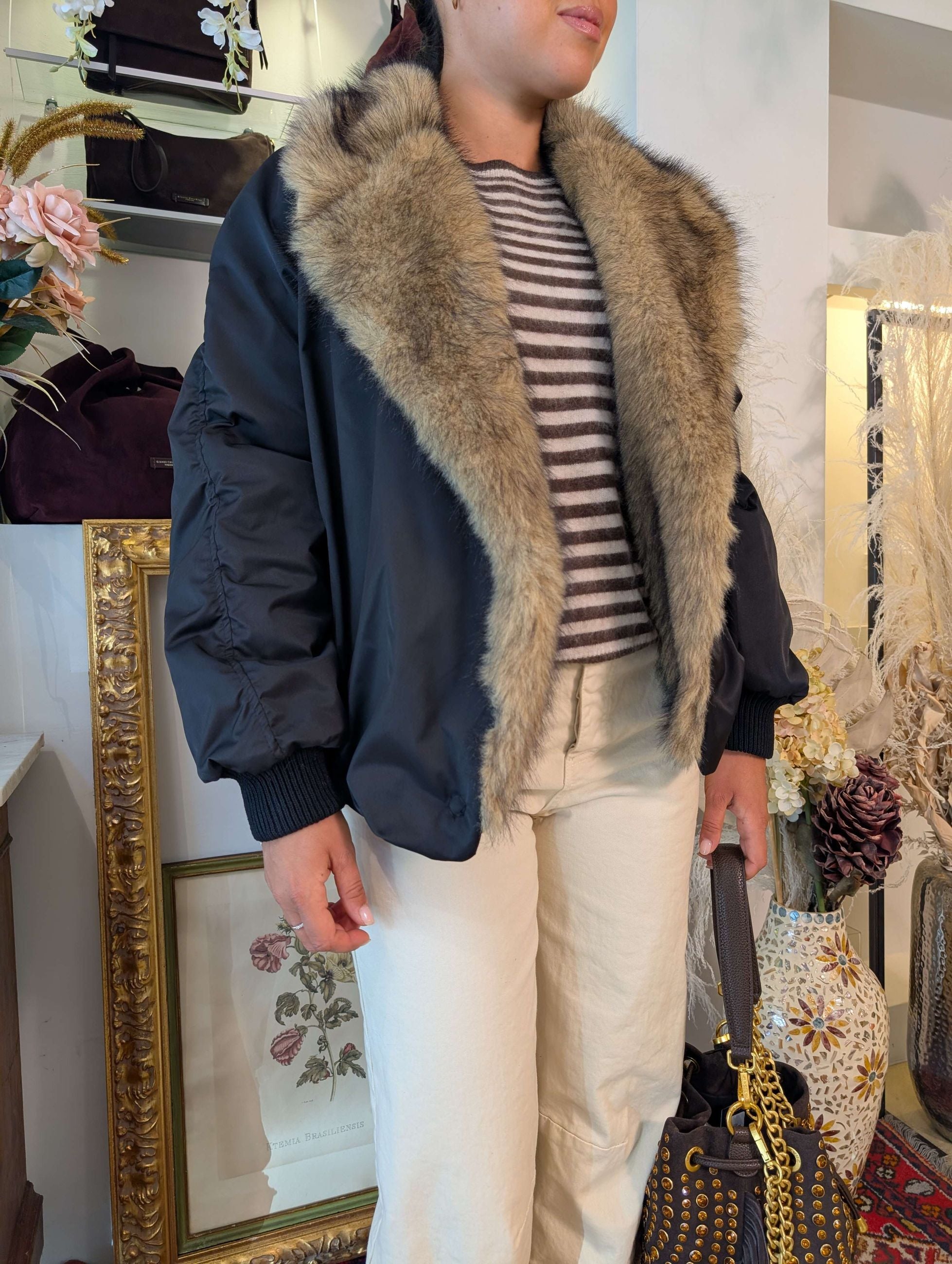 Bomber con maxi collo in eco pelliccia - TENSIONE IN