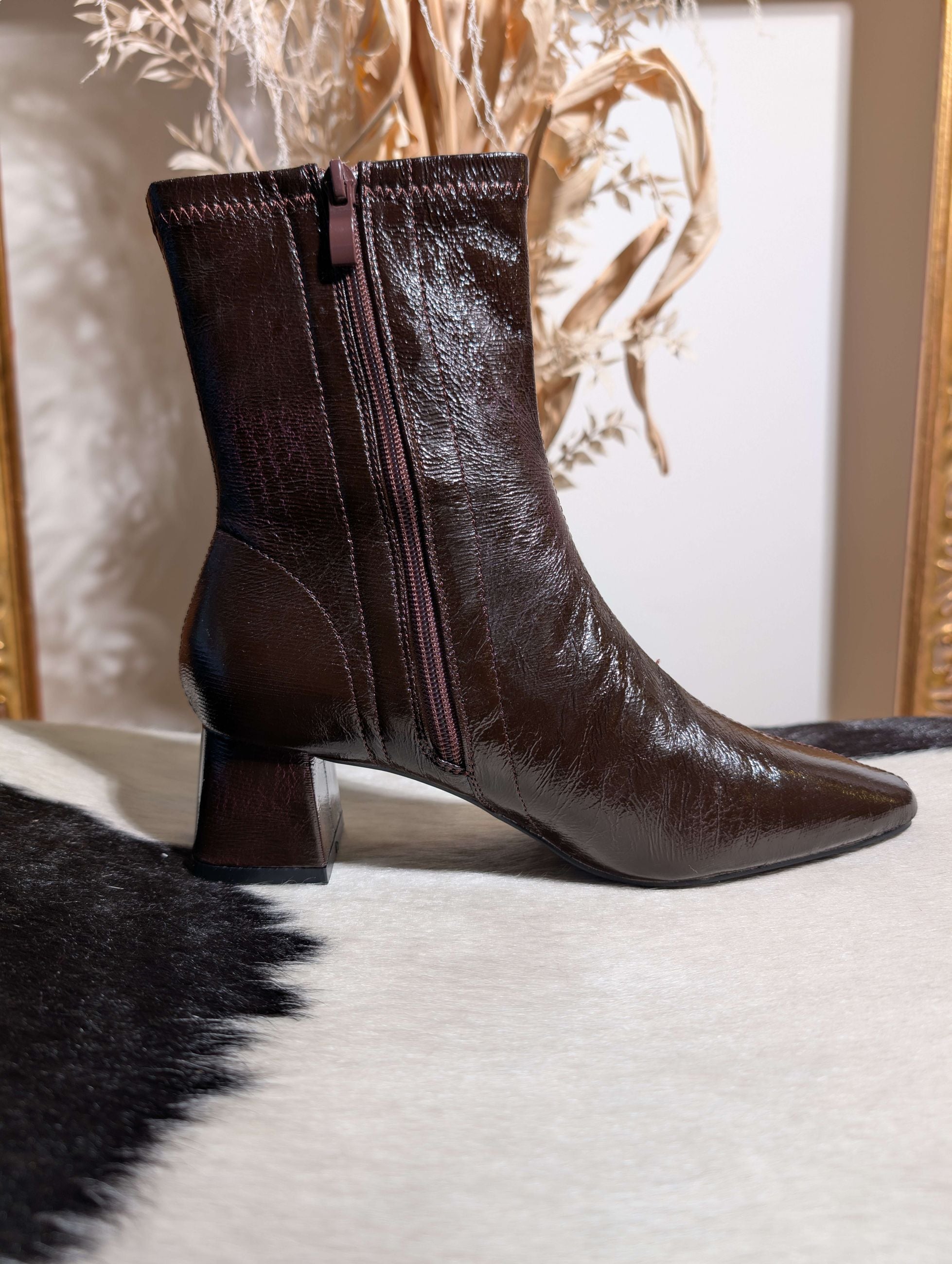 Stivaletto in vernice marrone - GOLD & GOLD