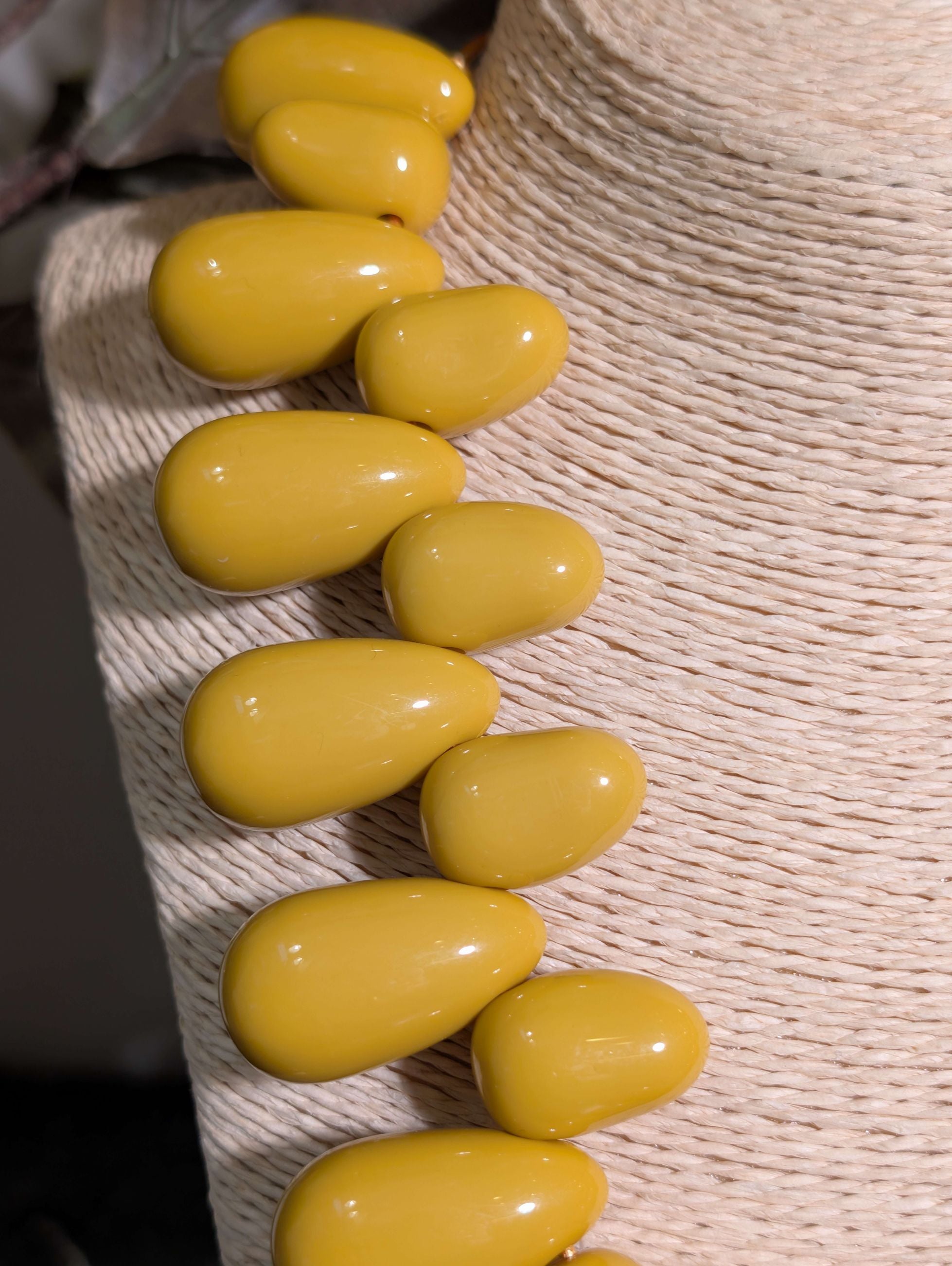 COLLANA ZURI IN RESINA A GOCCIA SENAPE - NALI'