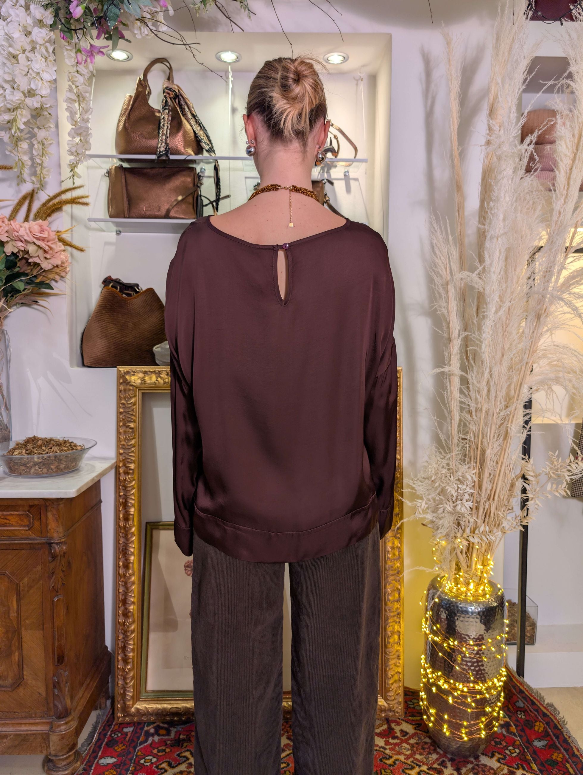 Blusa oversize in raso di viscosa con balza - TENSIONE IN