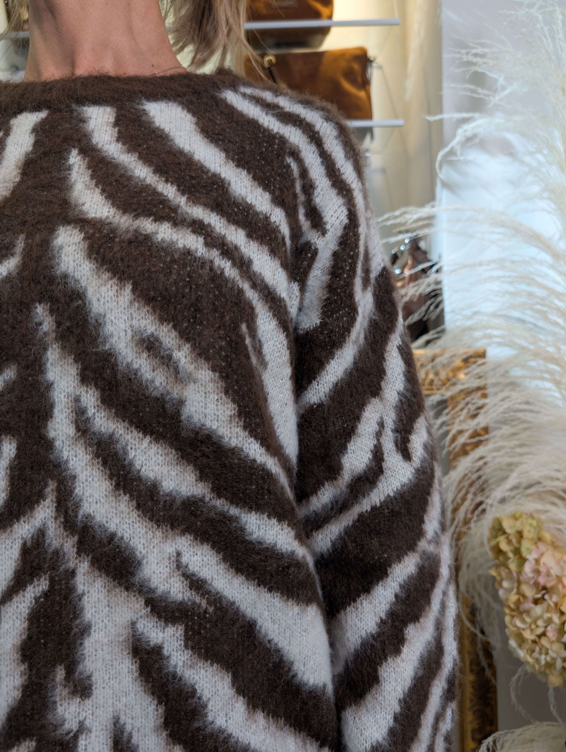 Maglia jacquard zebra marrone su fondo panna - HAVE ONE