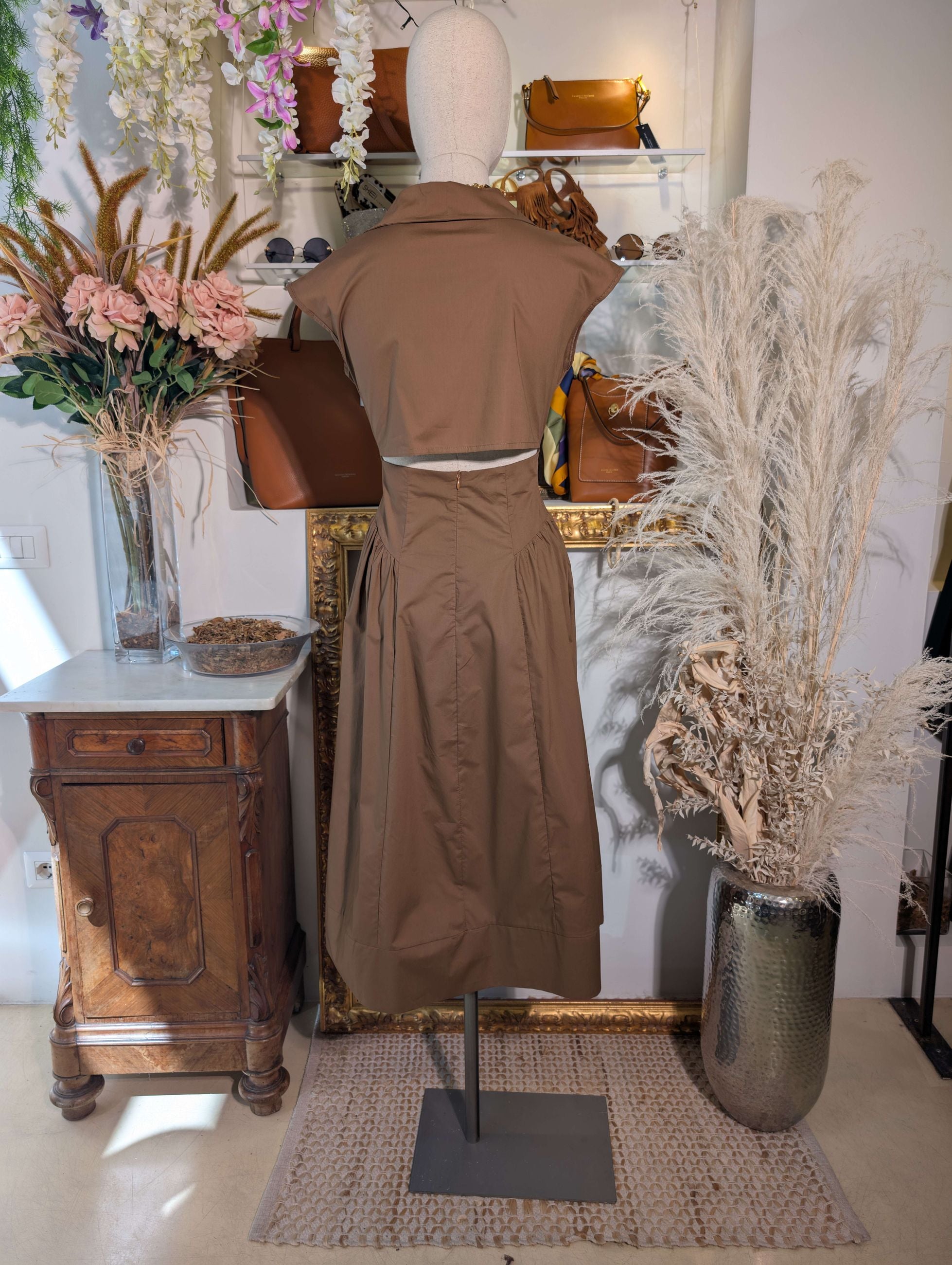 Abito in cotone collo polo e dettaglio cut-out sul retro -