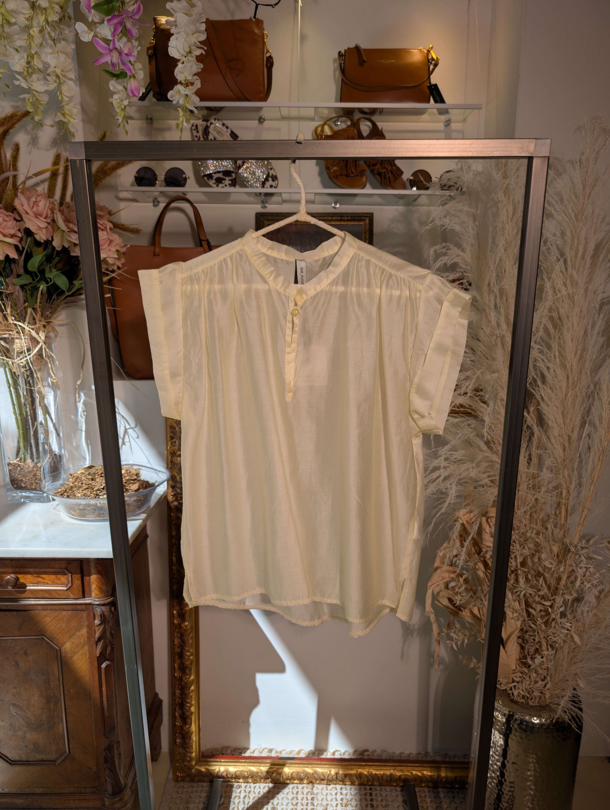 Blusa in lyocell con collo alla coreana. -