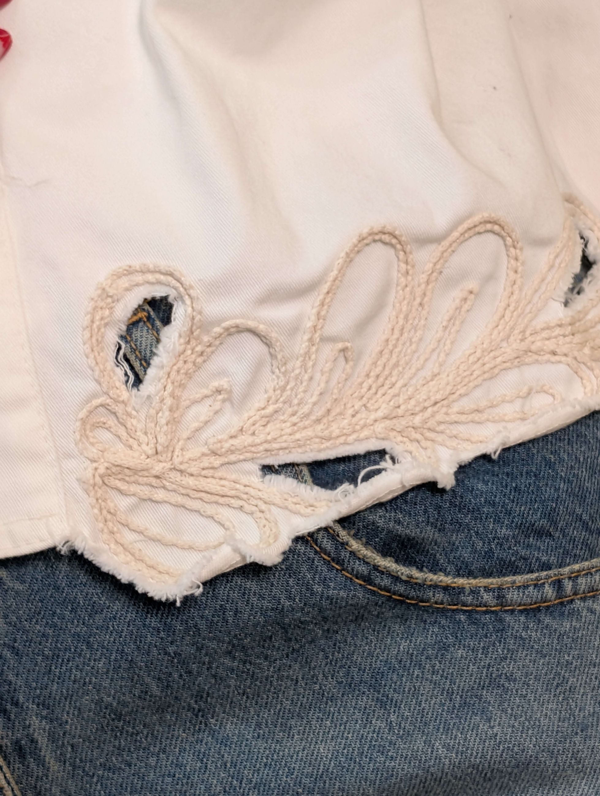 Giubbino cropped con ricami - TENSIONE IN