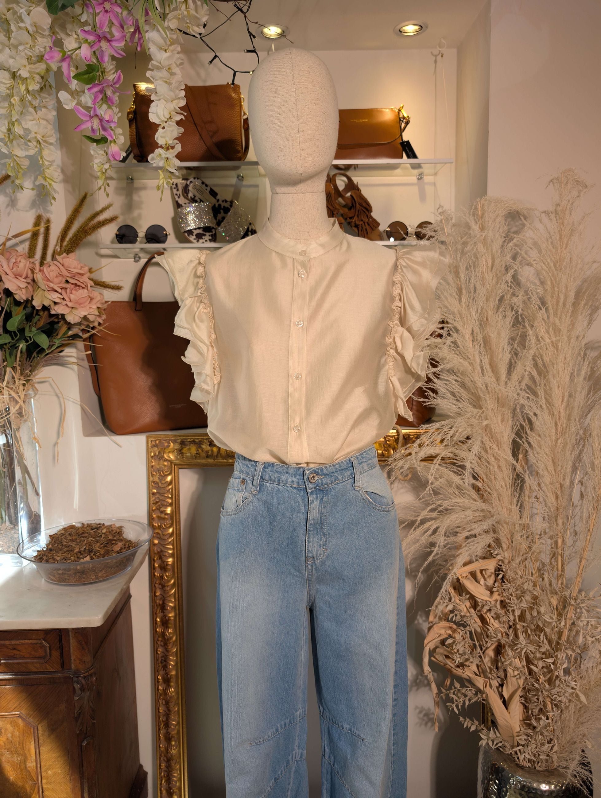 Camicia in lyocell con volants sartoriali alle maniche. -