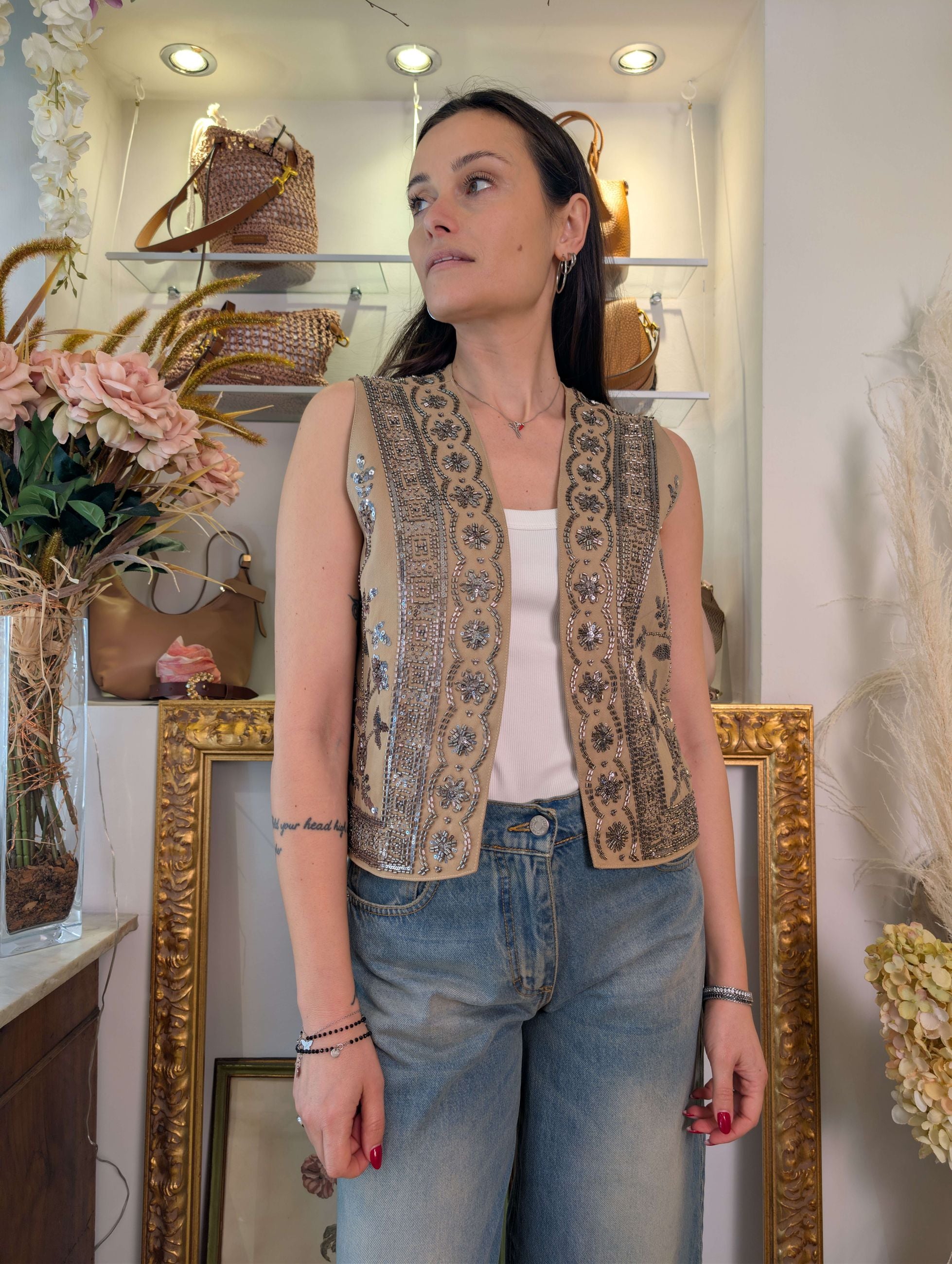 Gilet in cotone con ricami a mano di canottiglie e paillettes - TENSIONE IN