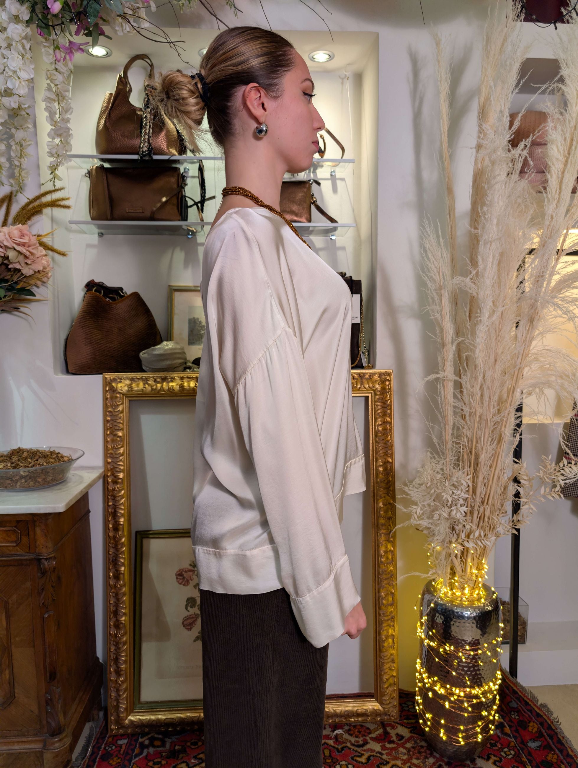 Blusa oversize in raso di viscosa con balza - TENSIONE IN