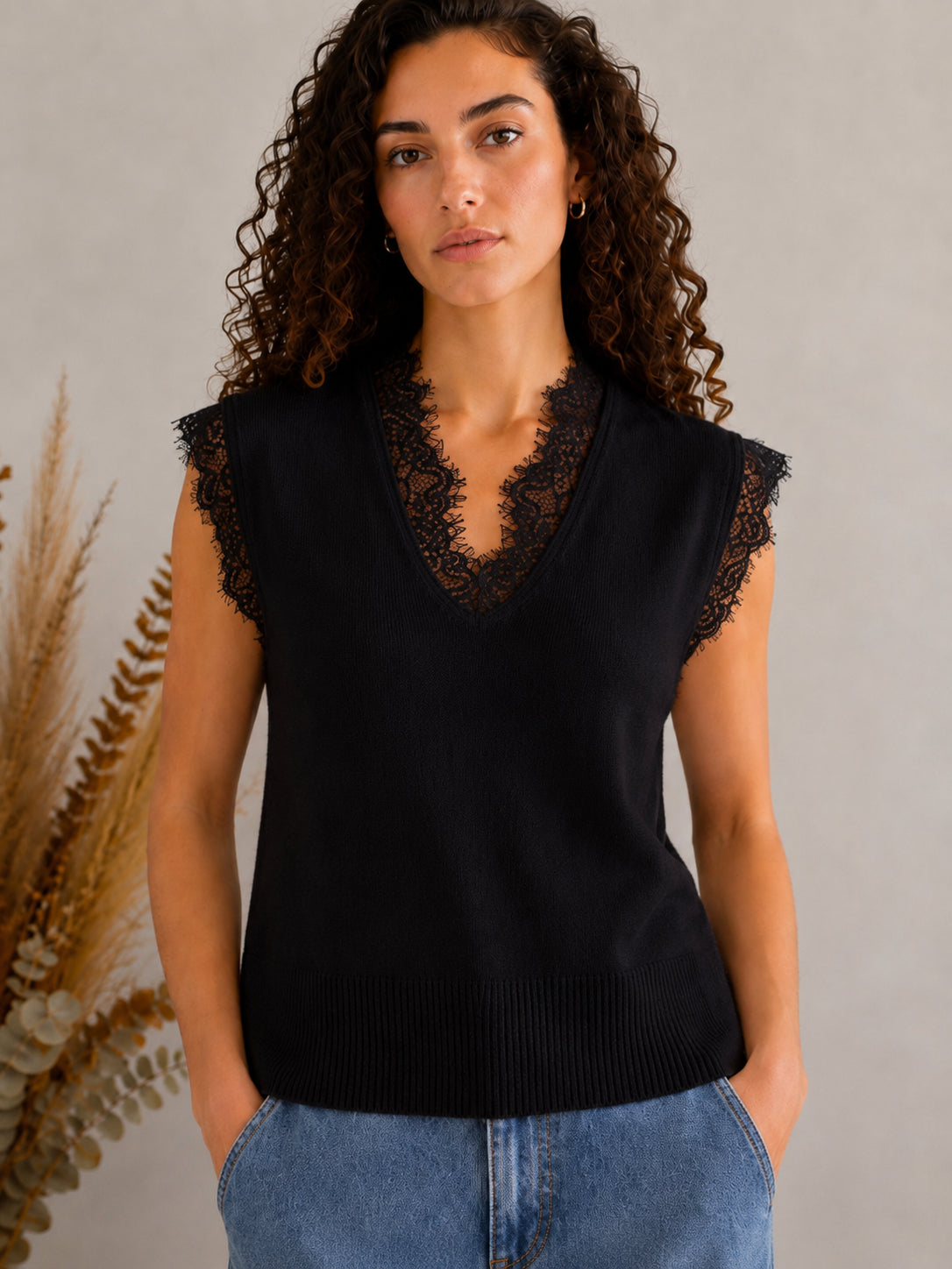 Gilet in pura lana con pizzo - TENSIONE IN