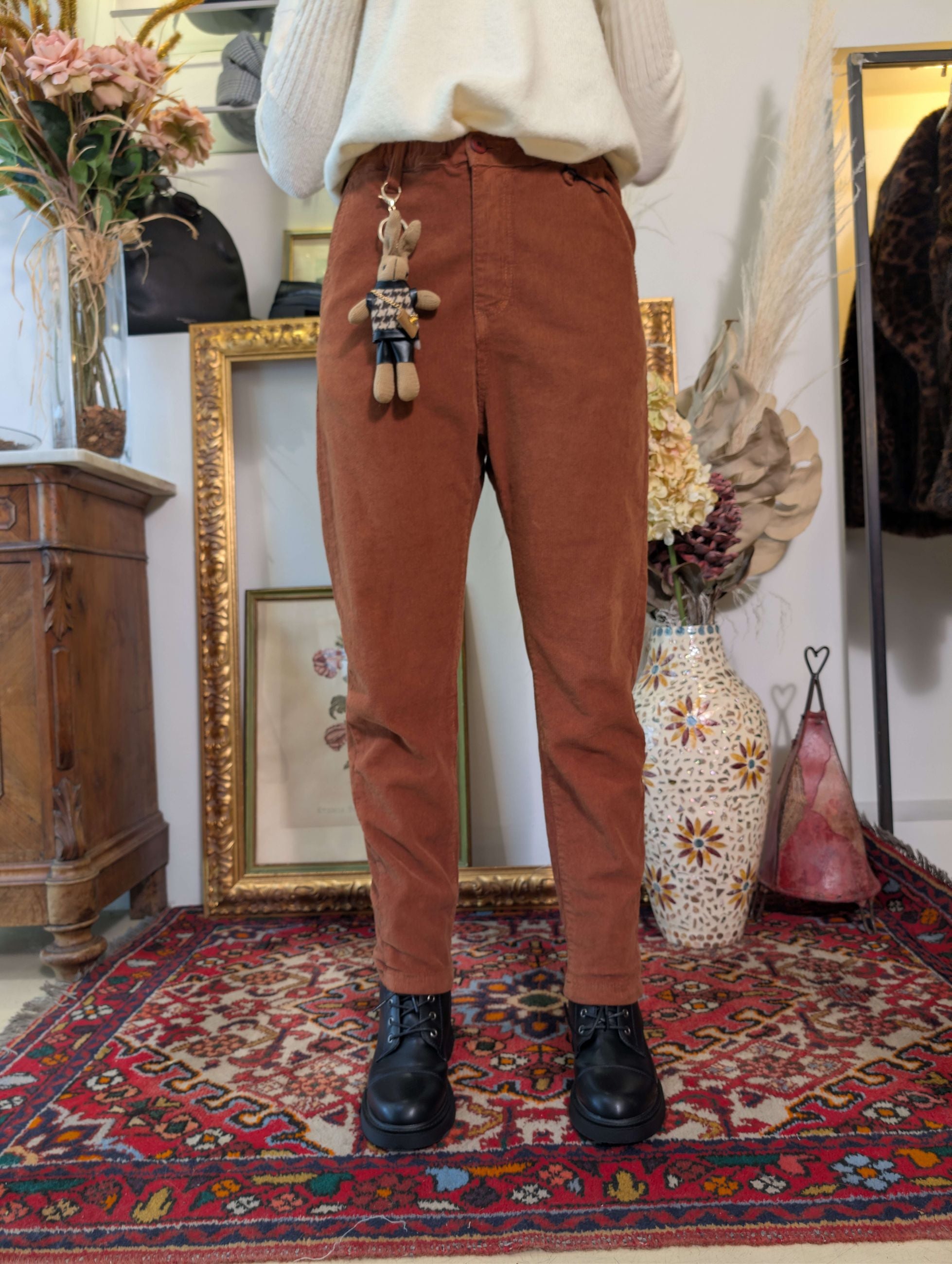 Panta chino in velluto con charm - PLEASE