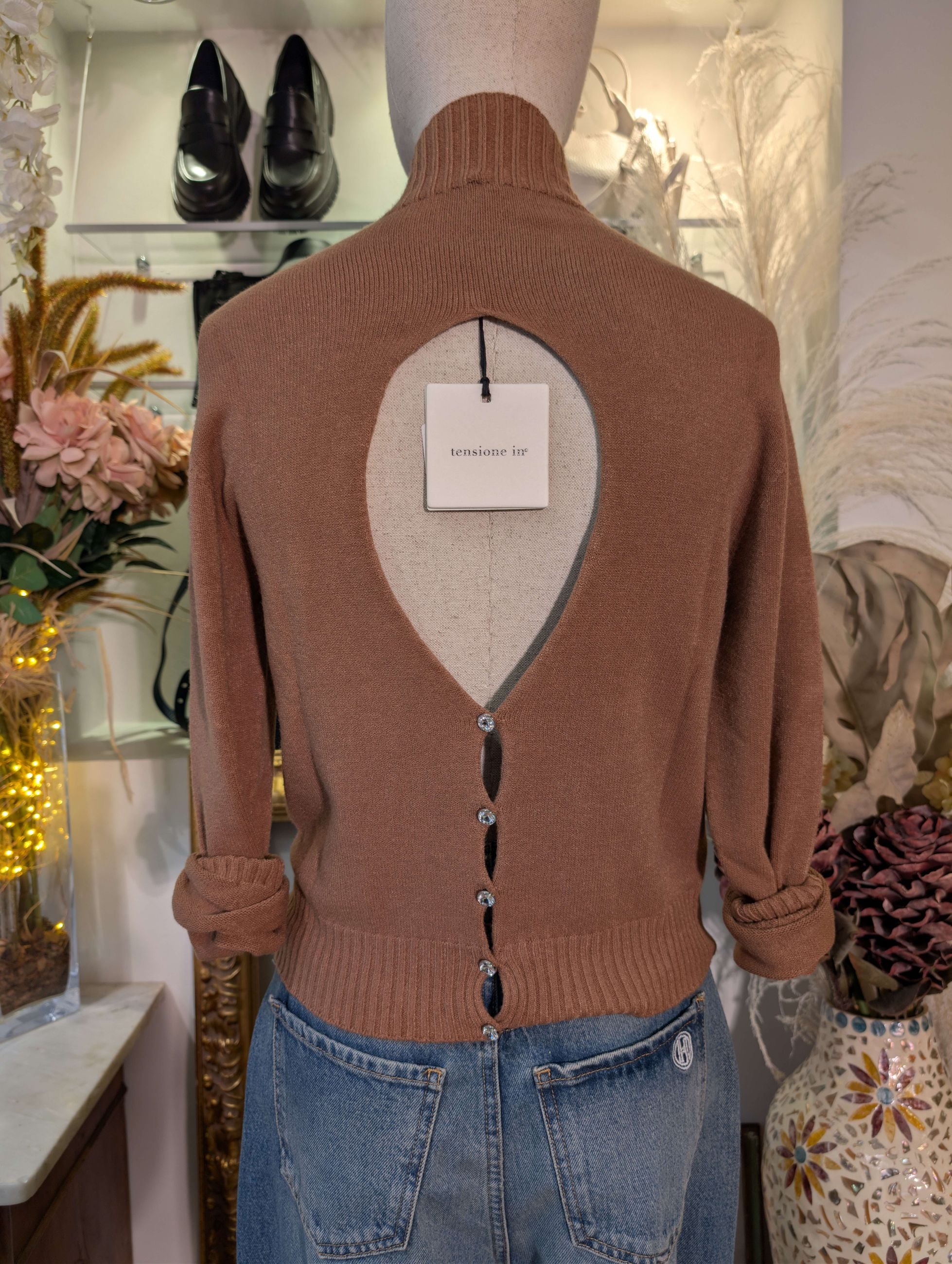 MAGLIA COLLO VULCANO CUT OUT - TENSIONE IN