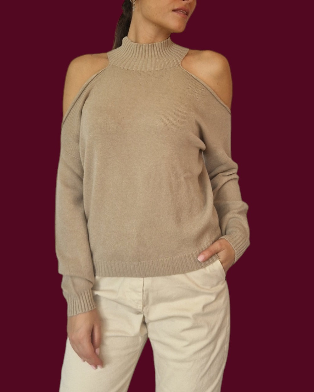 MAGLIA CON SPALLE SCOPERTE  BEIGE - TENSIONE IN