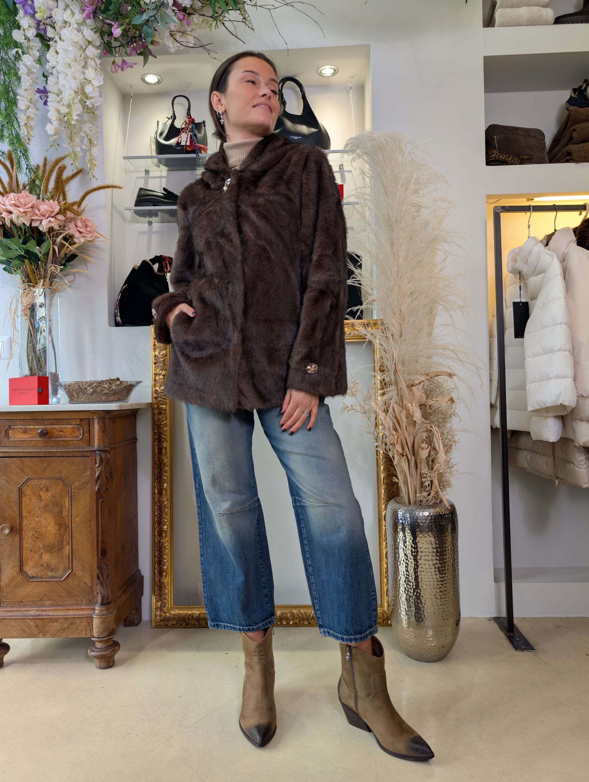 Pelliccia - LOLA by Sandro Ferrone