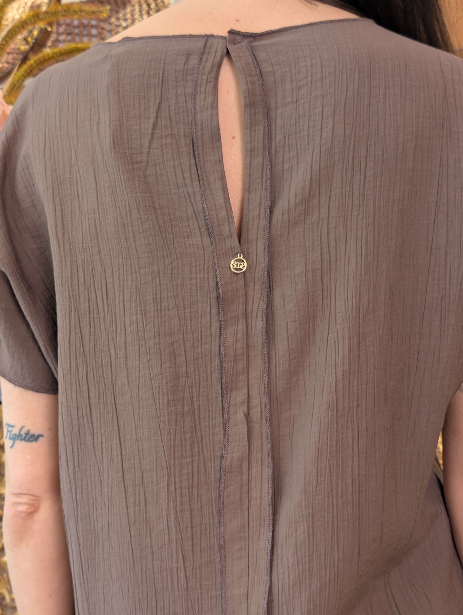 Blusa in crinkle Le Sarte del Sole – Scollo barchetta. - LE SARTE DEL SOLE
