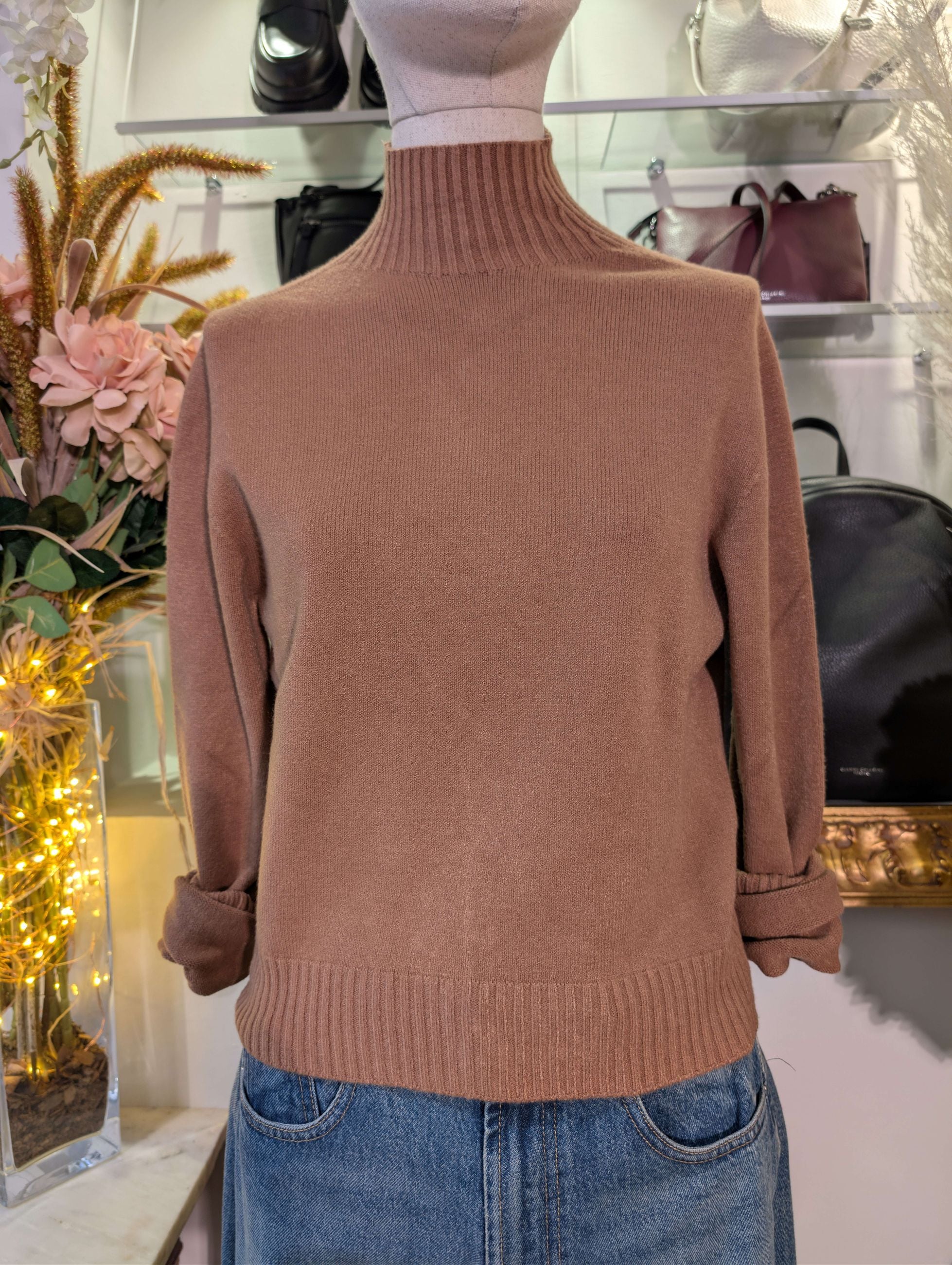 MAGLIA COLLO VULCANO CUT OUT - TENSIONE IN