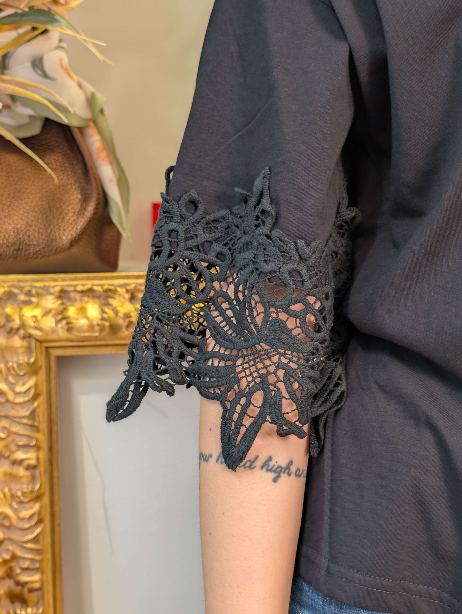 Blusa con pizzo macramé alle maniche Le Sarte del Sole - LE SARTE DEL SOLE