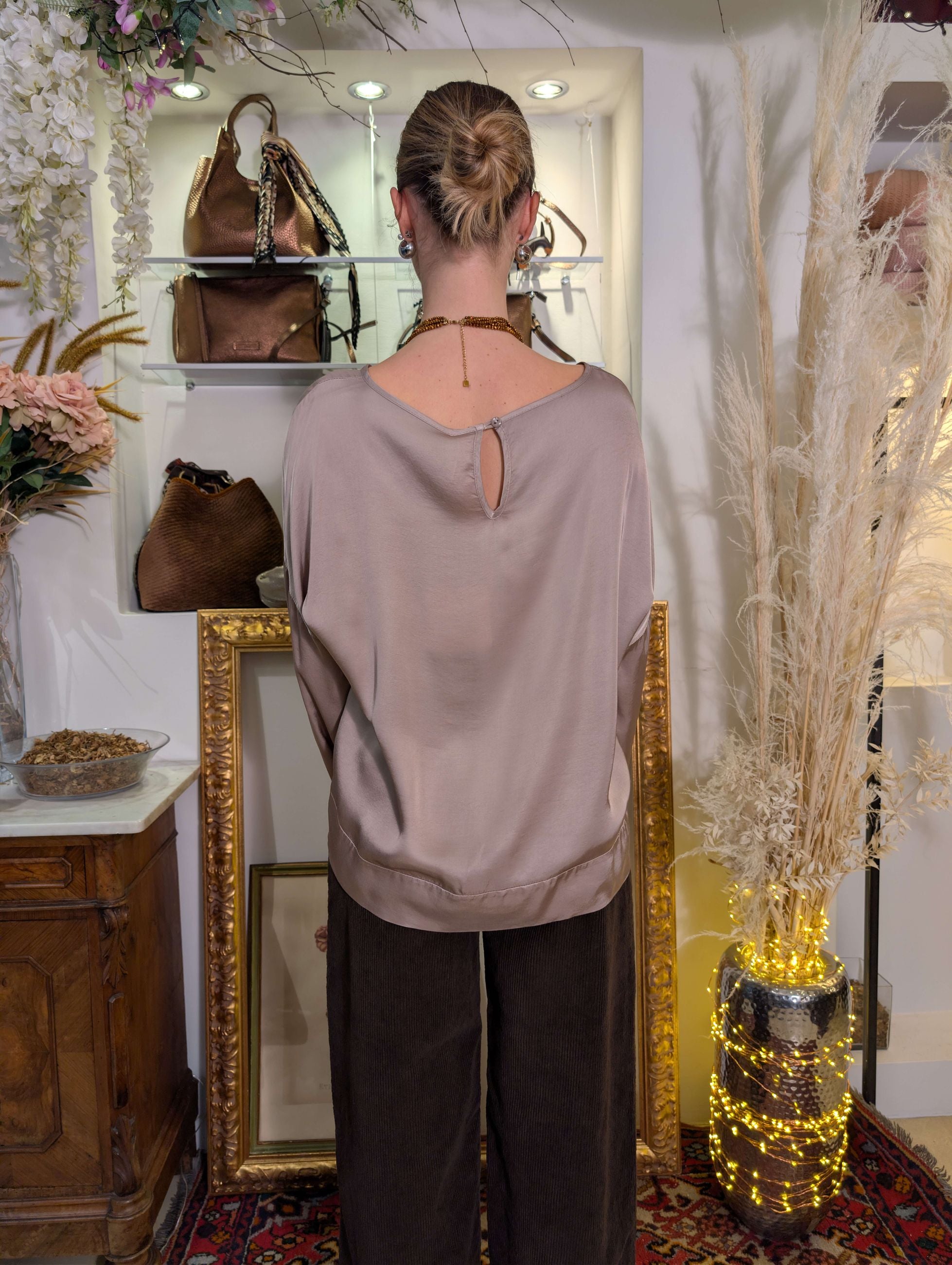 Blusa oversize in raso di viscosa con balza - TENSIONE IN