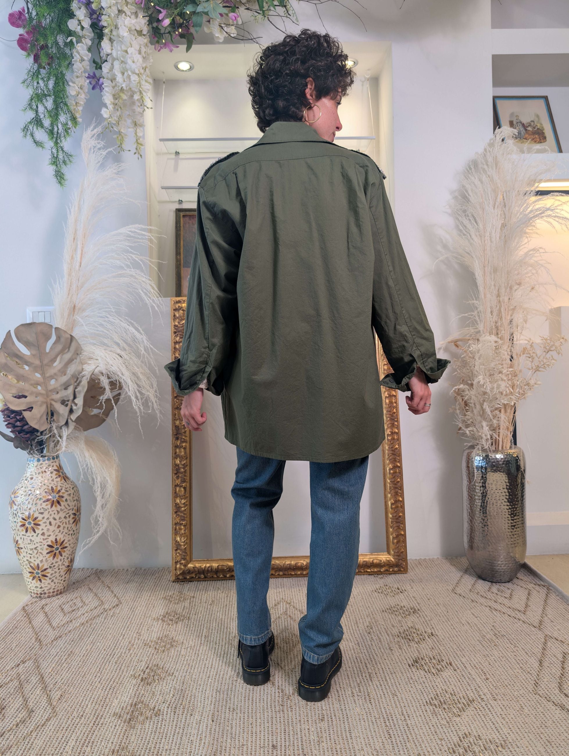 Sahariana militare customizzata con strass e canottiglie - TENSIONE IN