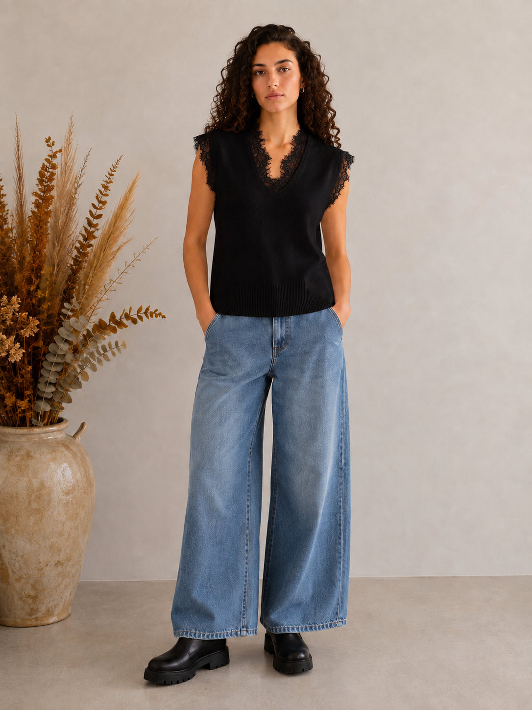 Gilet in pura lana con pizzo - TENSIONE IN