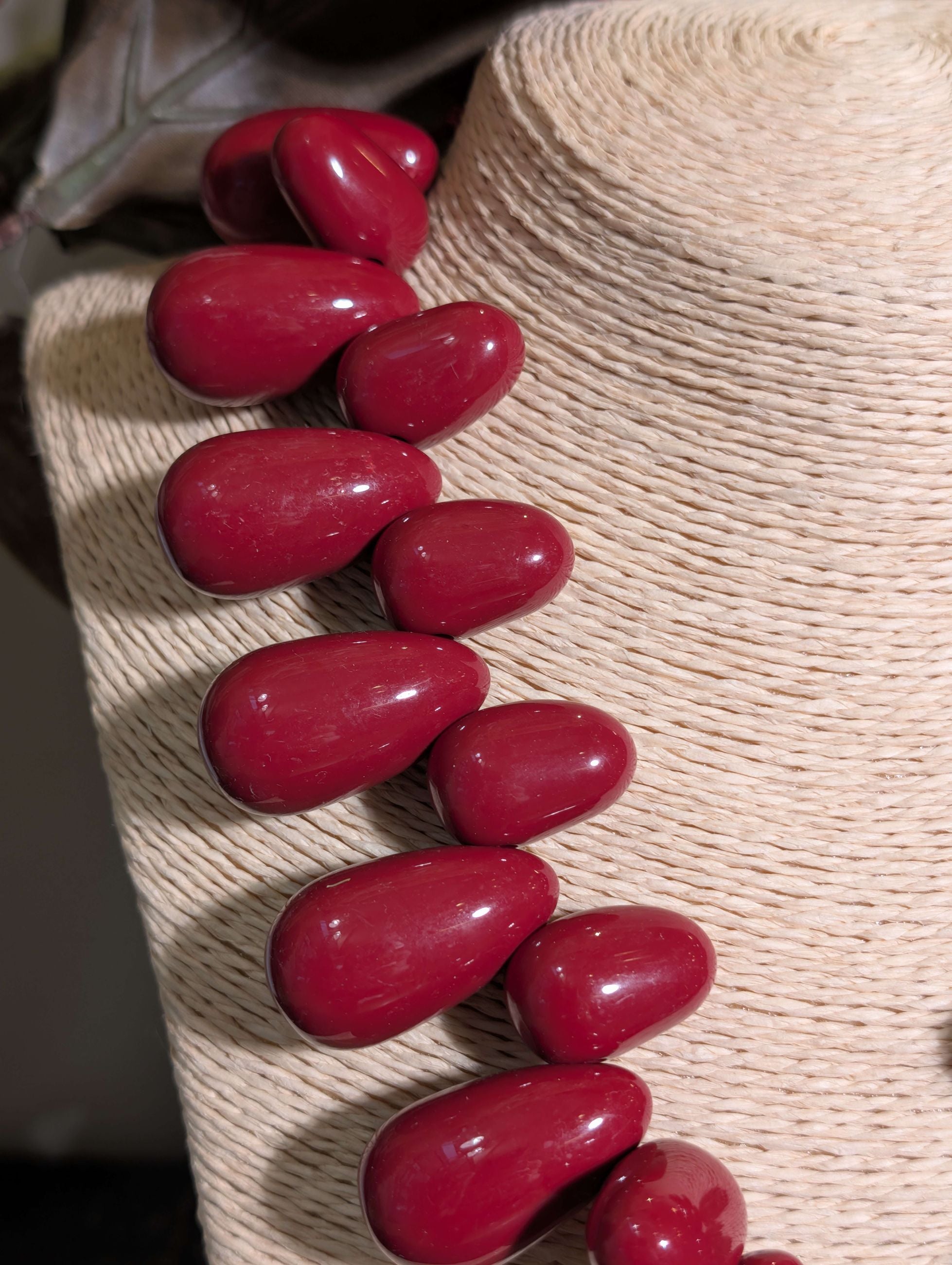 COLLANA ZURI IN RESINA A GOCCIA MAGENTA - NALI'