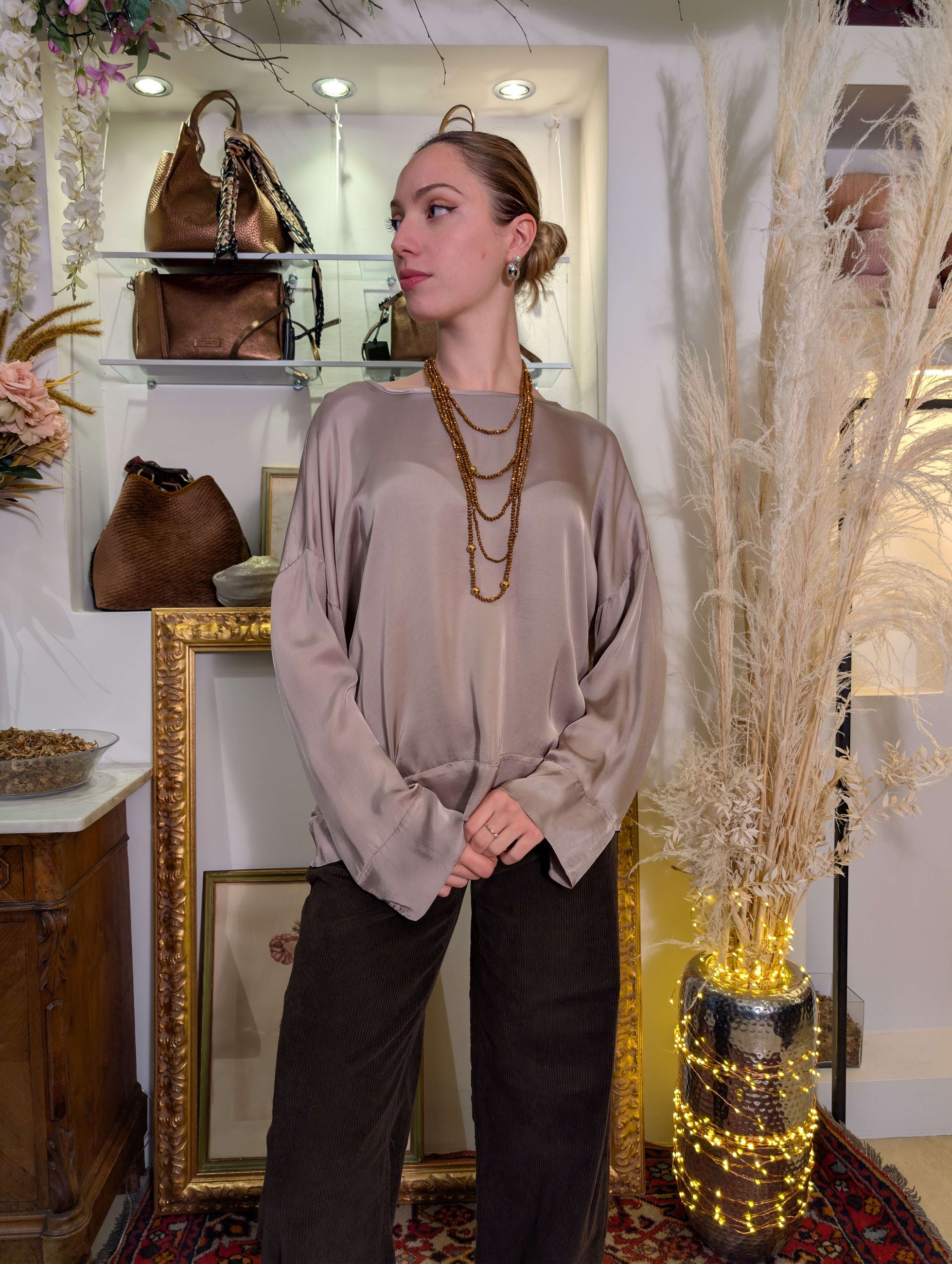 Blusa oversize in raso di viscosa con balza - TENSIONE IN