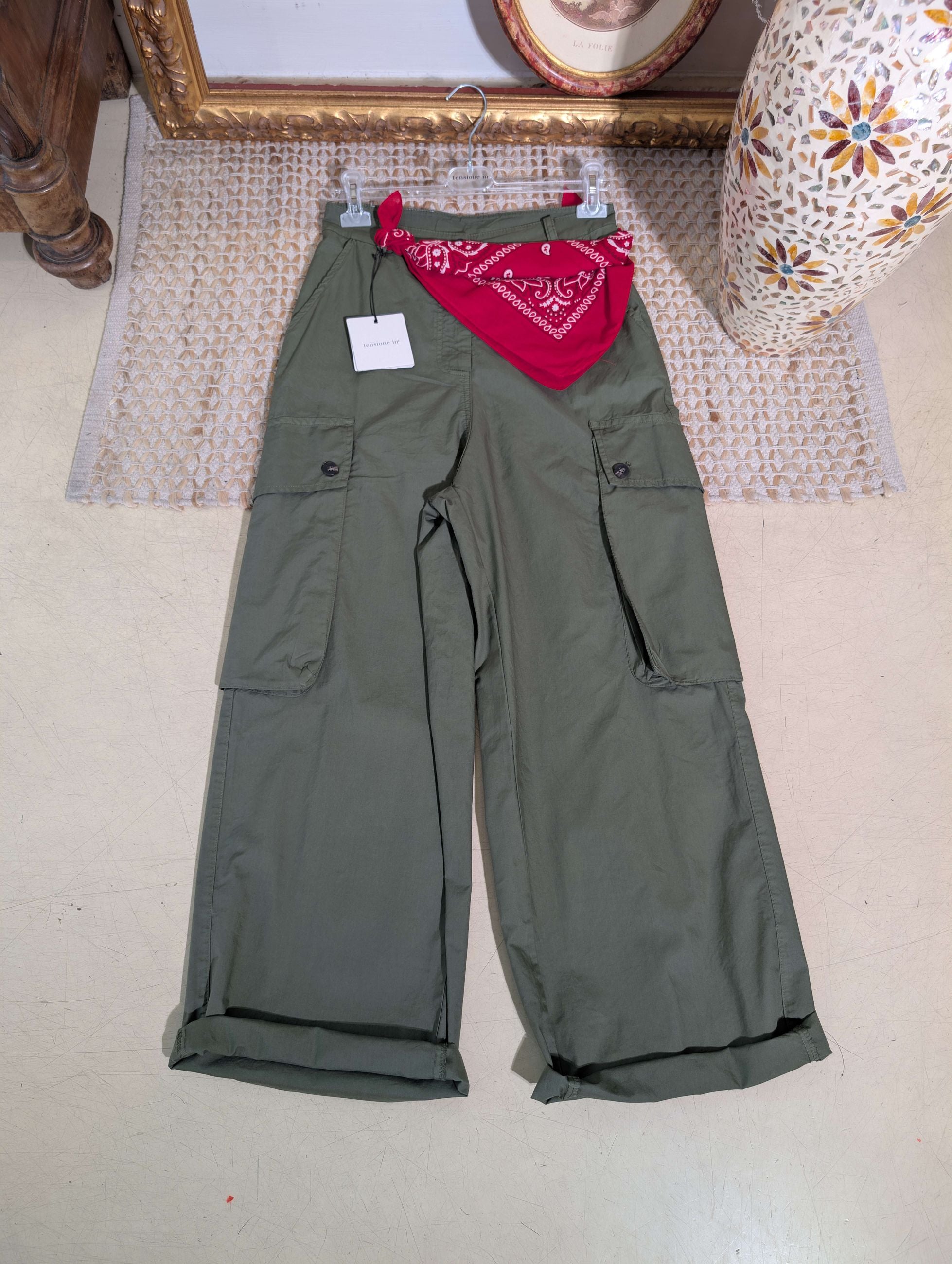 "Pantalone cargo in cotone vestibilità slouchy con bandana" - TENSIONE IN