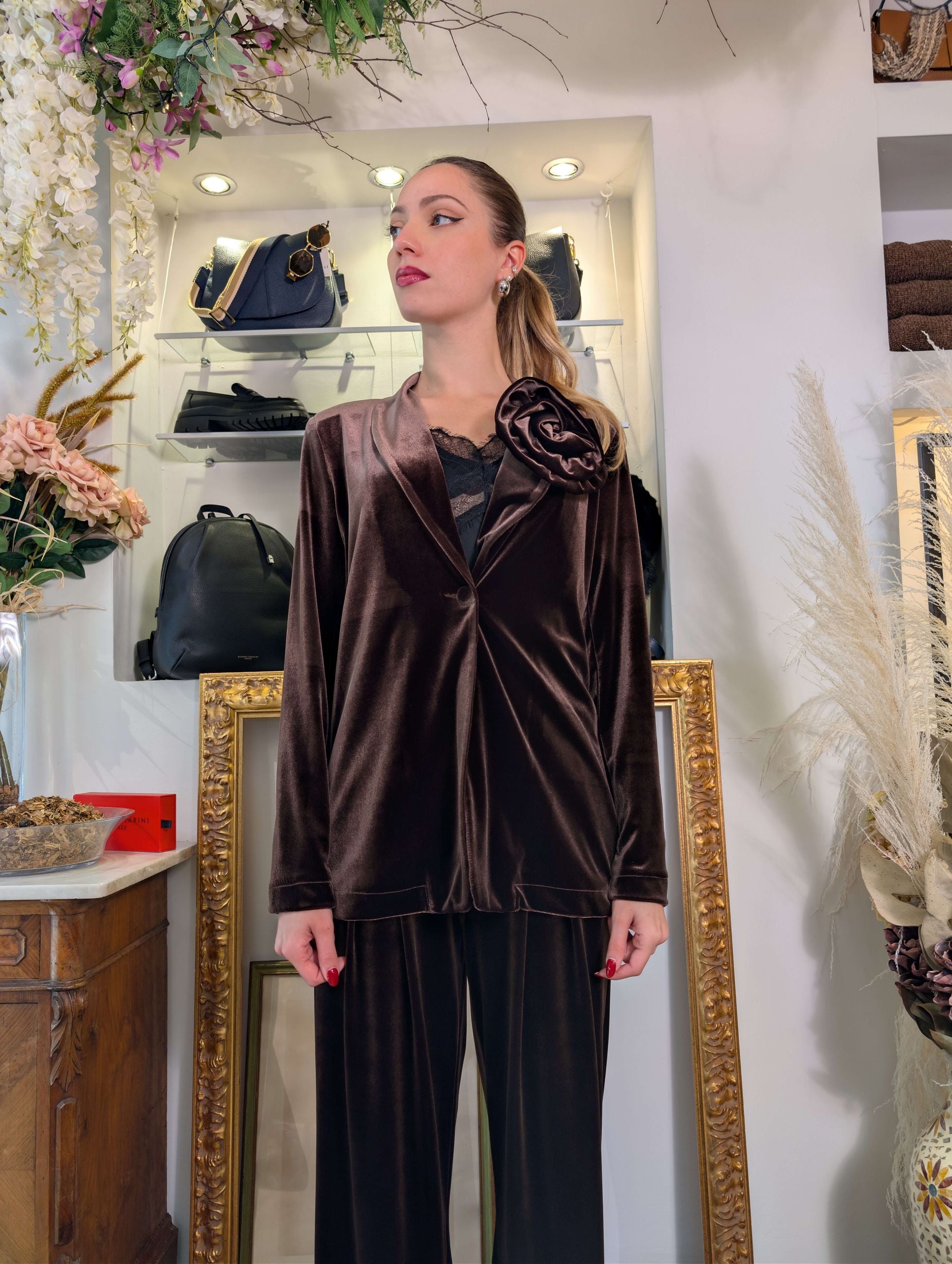 Giacca con spilla in velluto liscio - TENSIONE IN