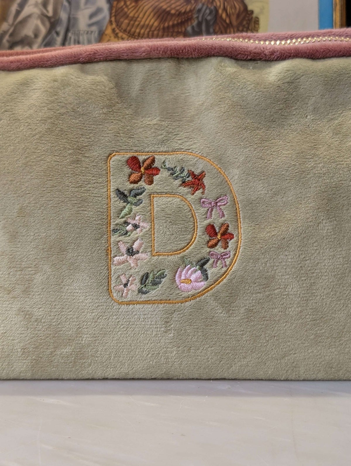 POUCH EMBROIDERY LETTERA D VERDE/ROSA - NALI'