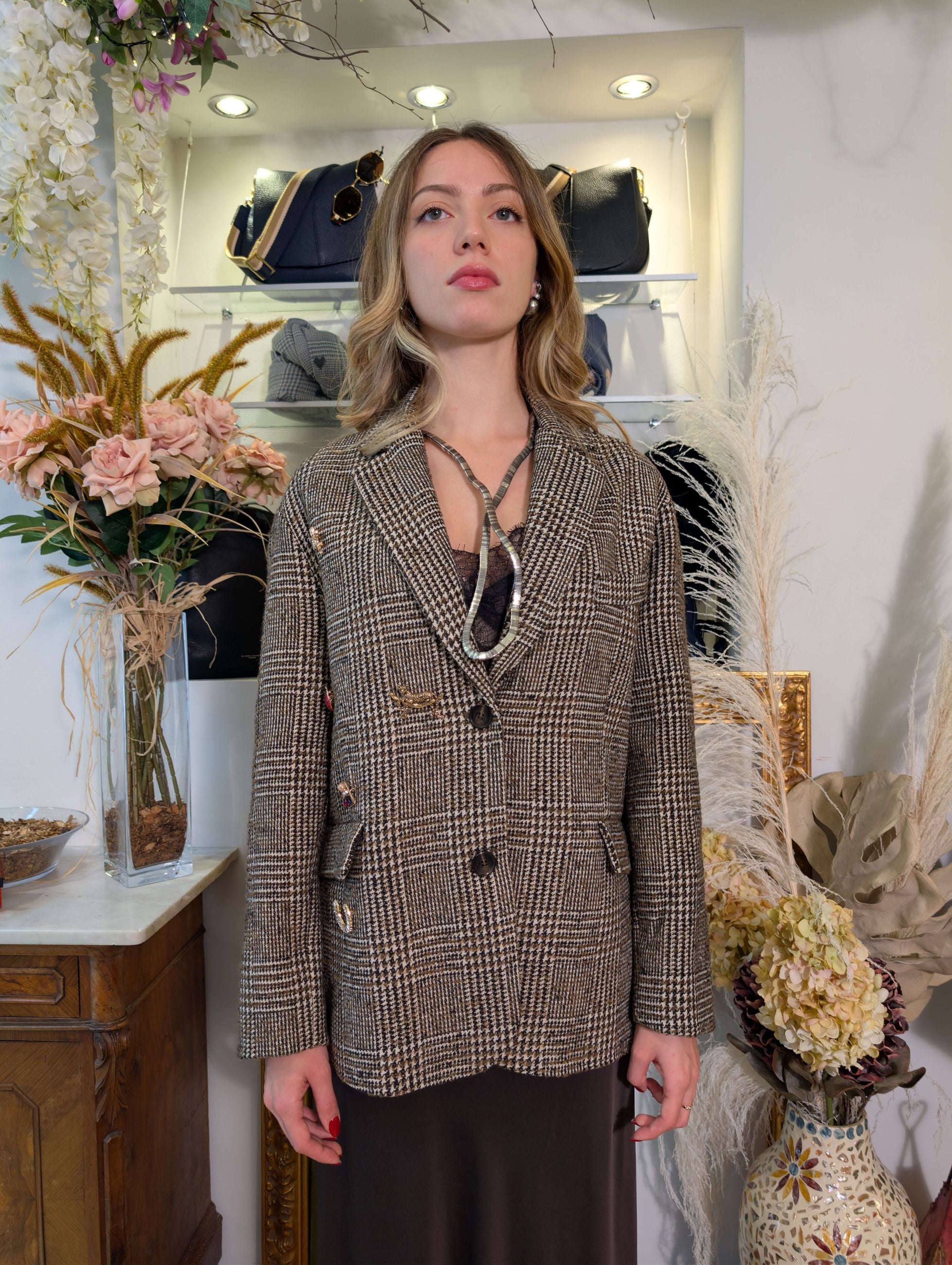 Giacca in panno pied de poule con spille - TENSIONE IN