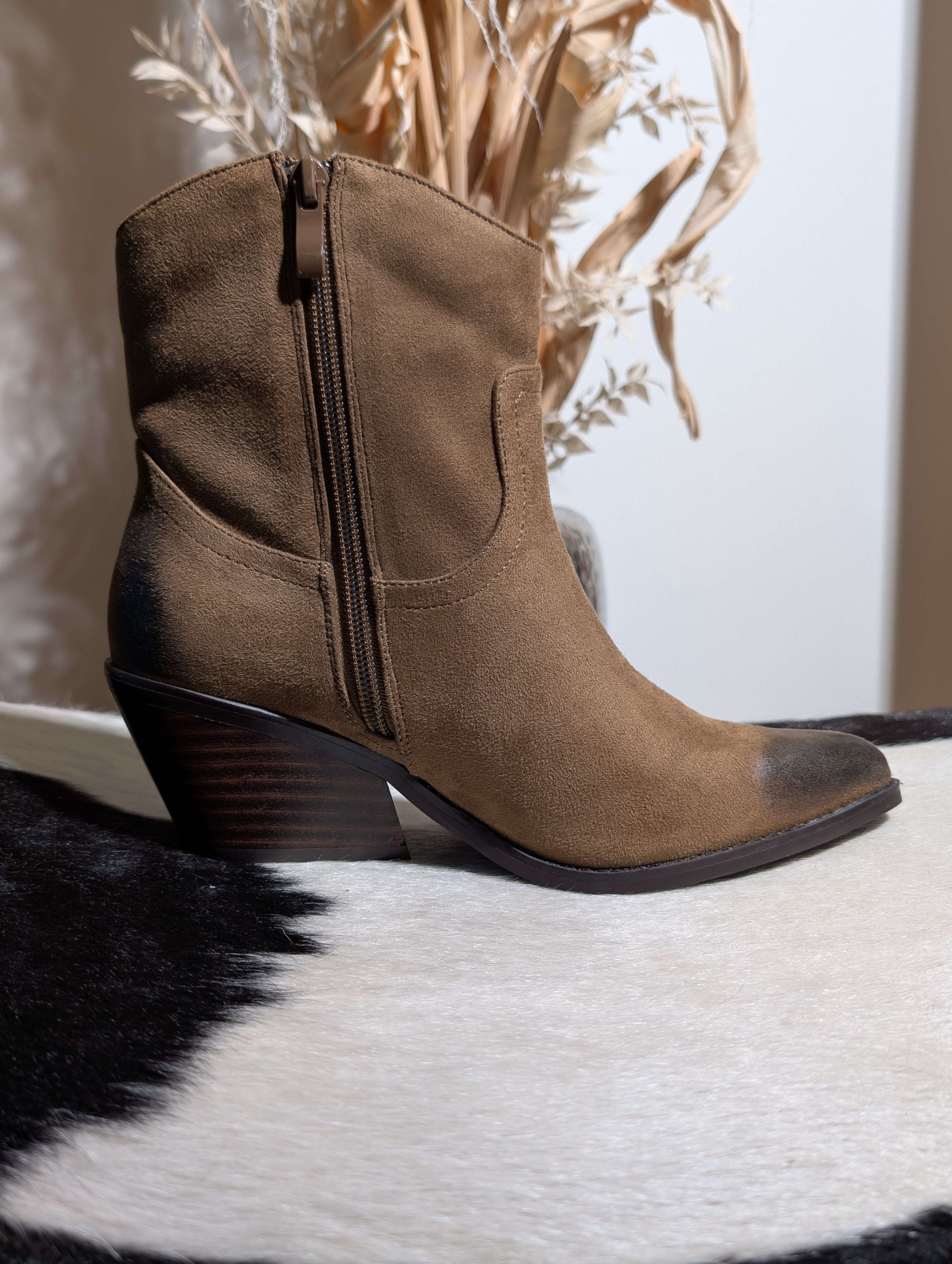 Texano in suede color cammello con trattamento used - GOLD & GOLD