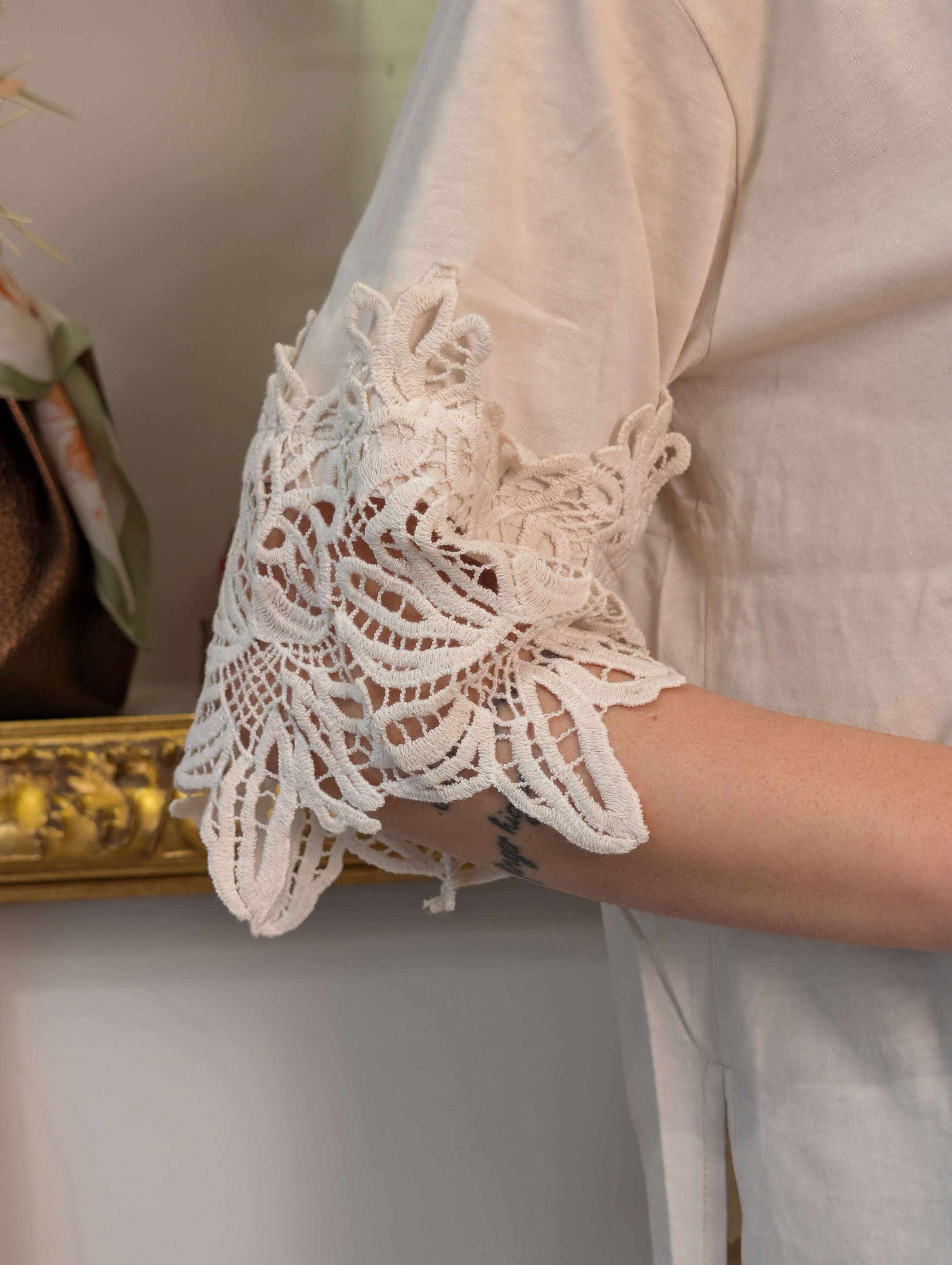 Blusa con pizzo macramé alle maniche Le Sarte del Sole - LE SARTE DEL SOLE