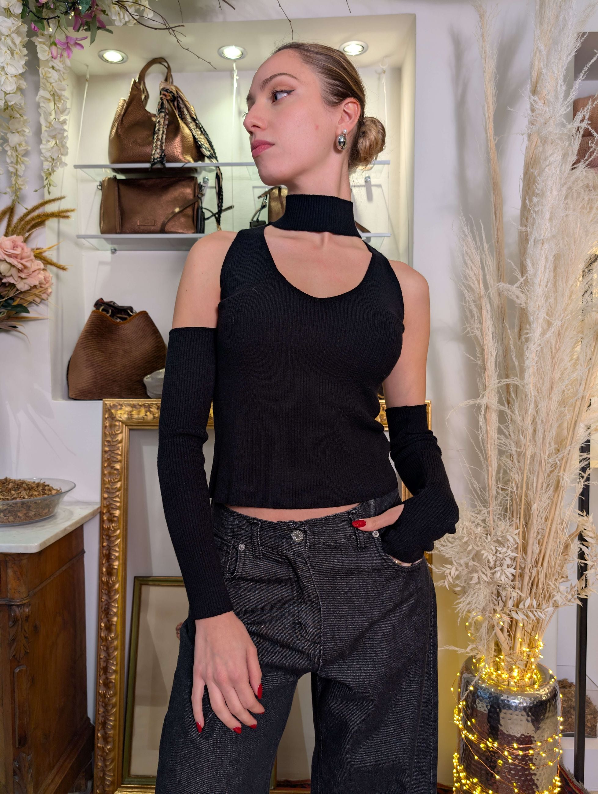 Maglia nera in costina con collo lupetto e manicotti - HAVE ONE