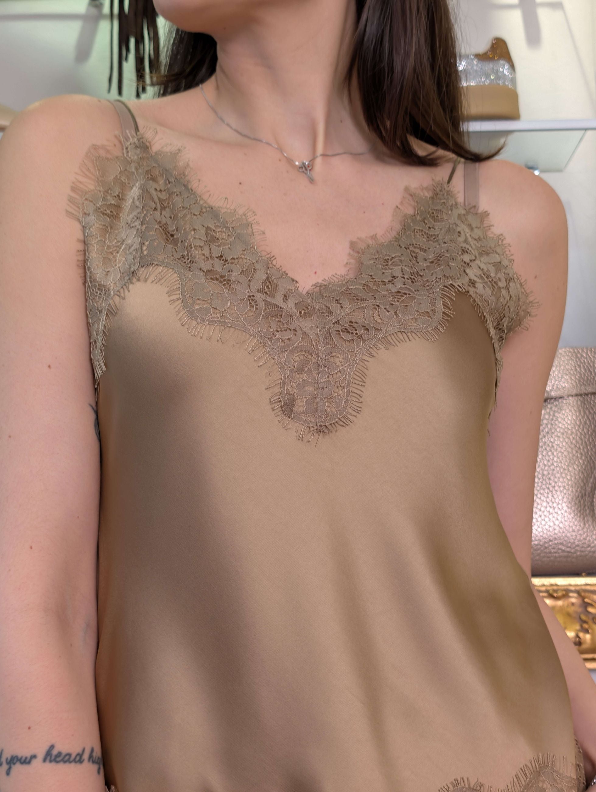 Top in satin con pizzo - TENSIONE IN