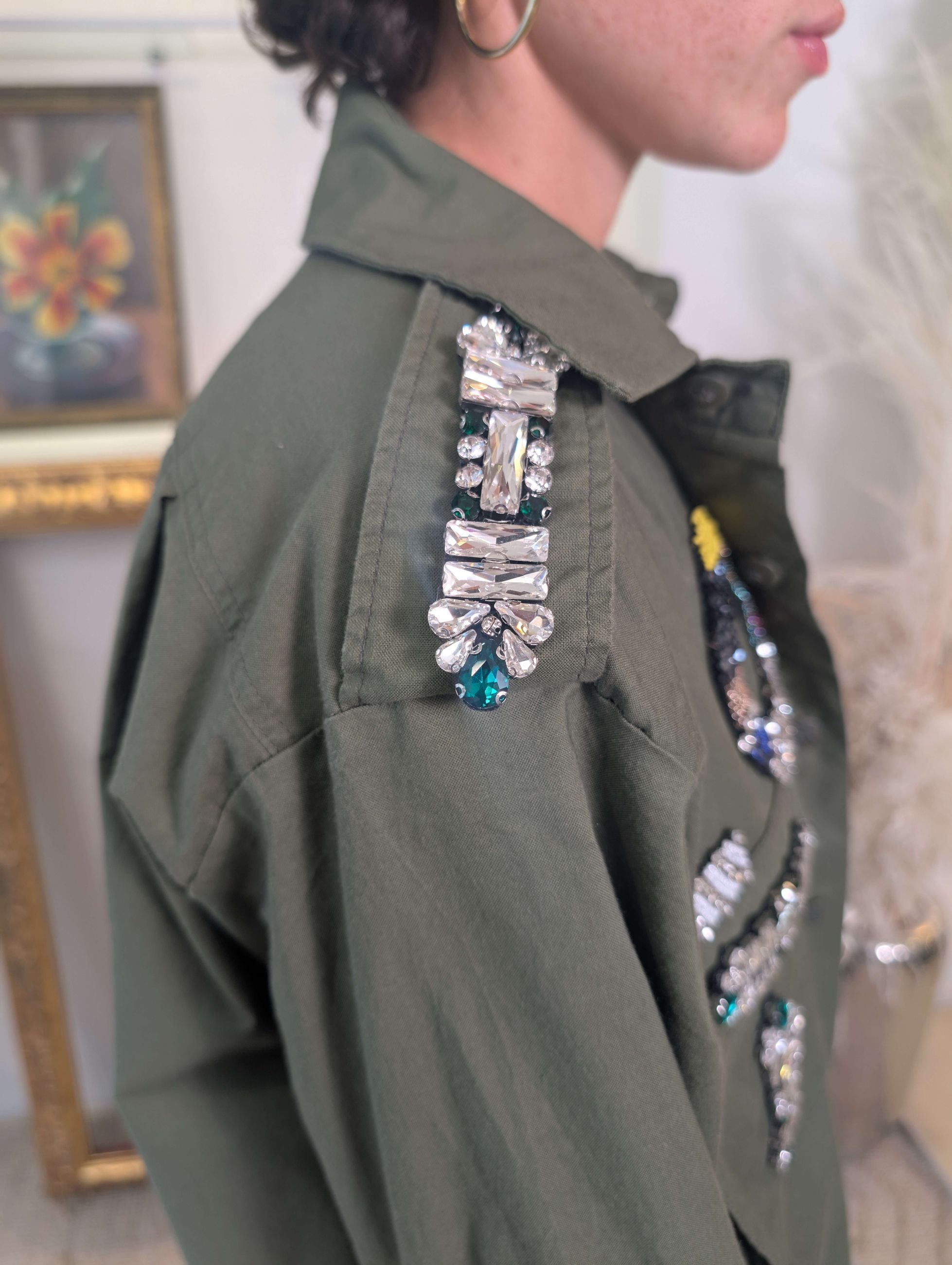 Sahariana militare customizzata con strass e canottiglie - TENSIONE IN