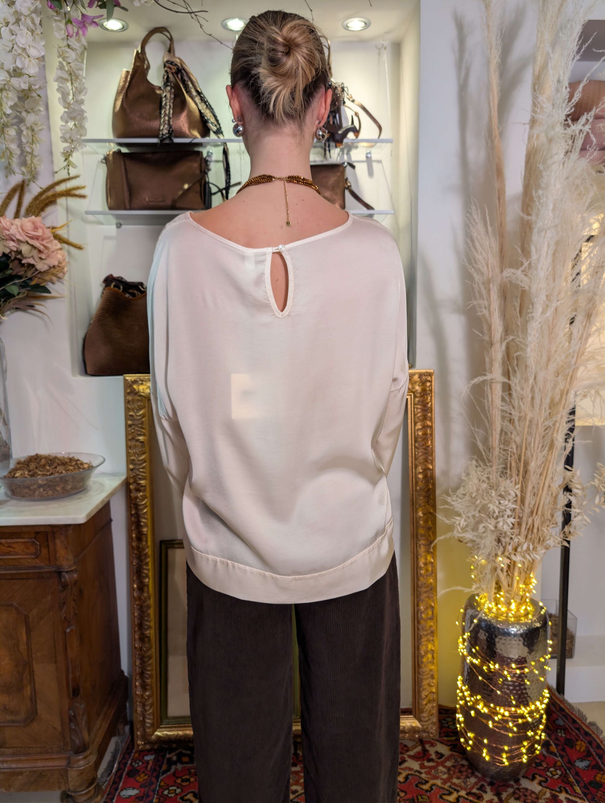 Blusa oversize in raso di viscosa con balza - TENSIONE IN